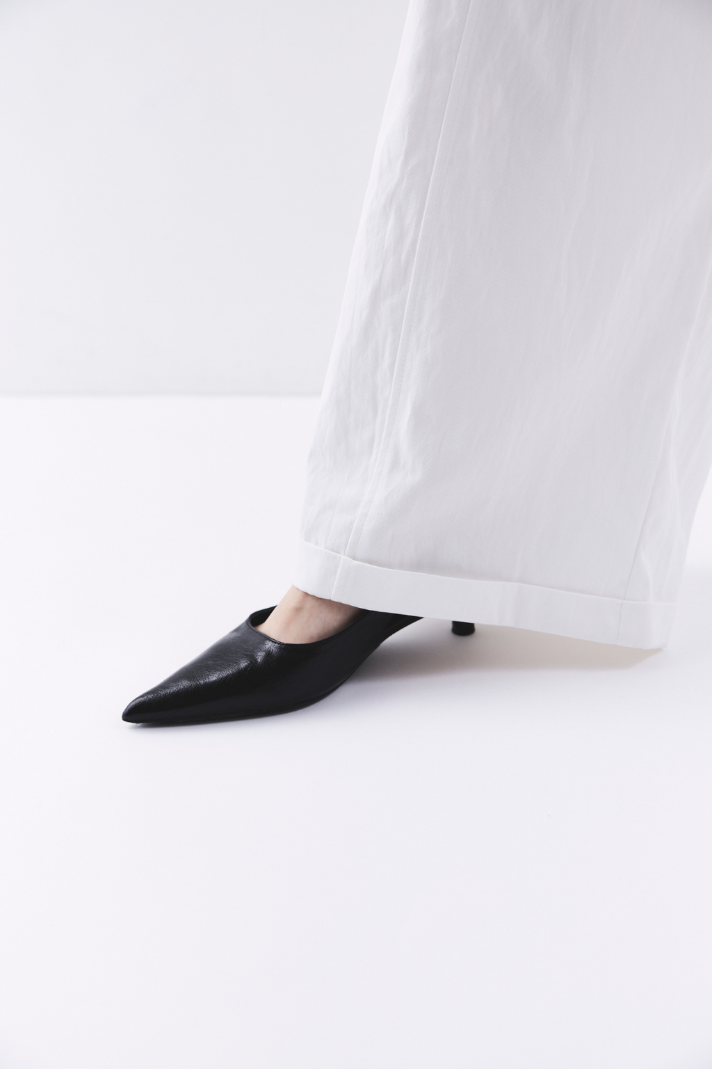 Low rise tuck wide pants