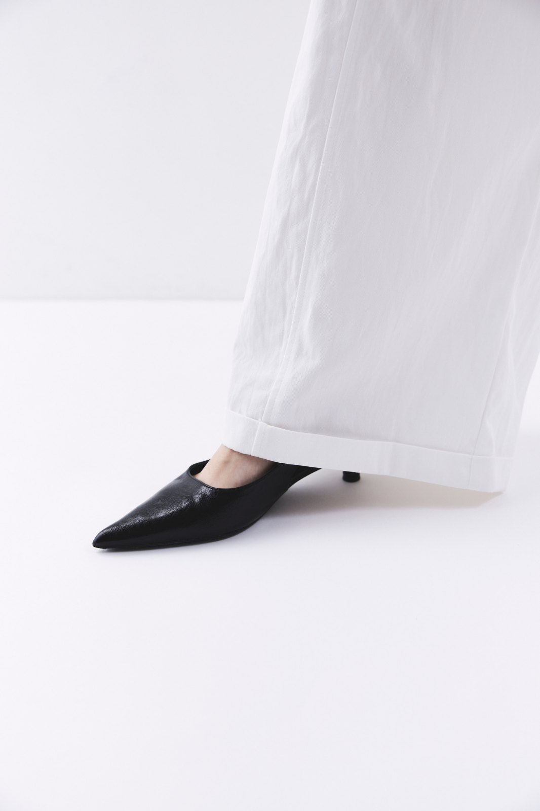 Low rise tuck wide pants