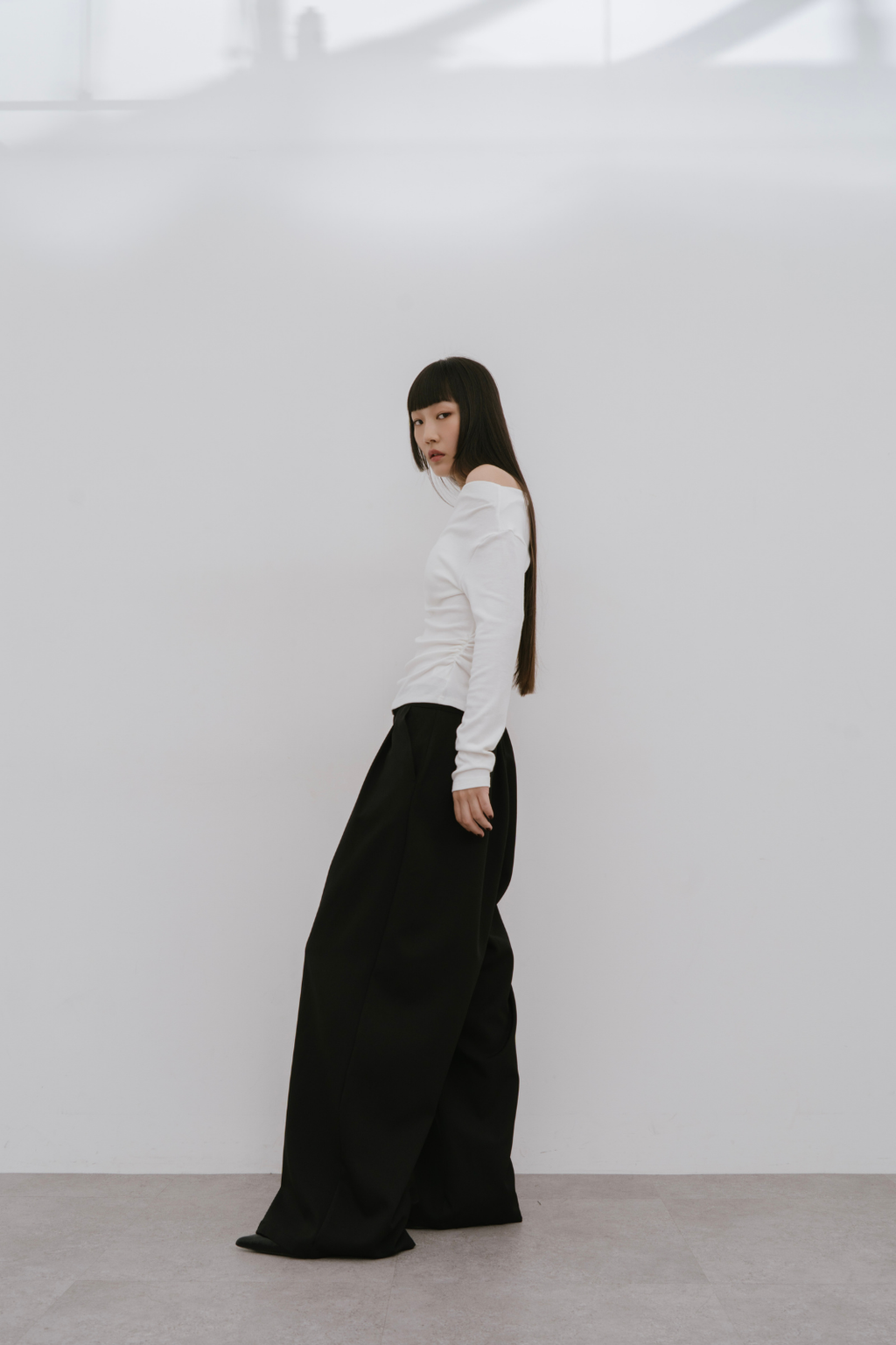 Draped neck off-shoulder long TEE