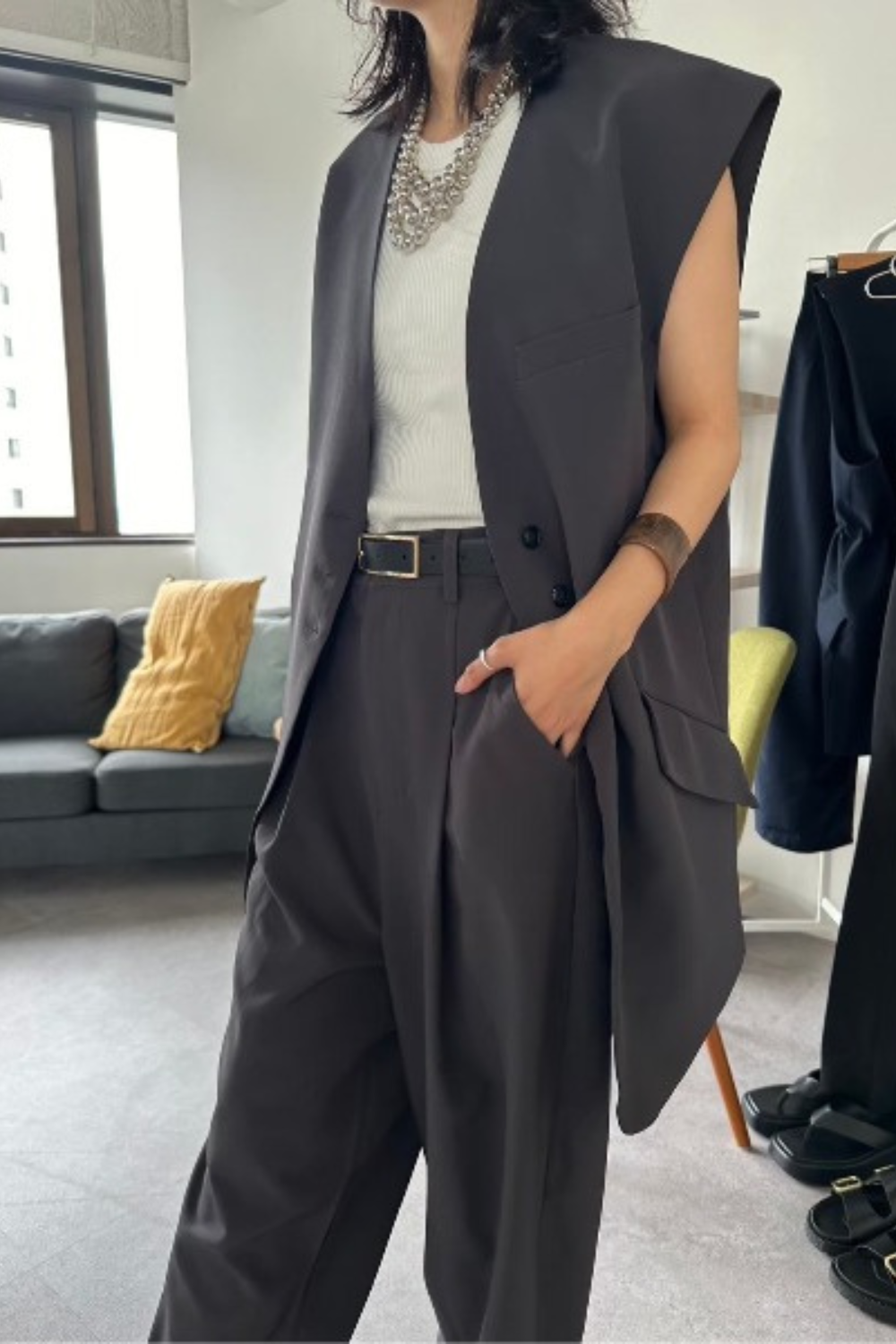 Wide shoulder no-collar vest