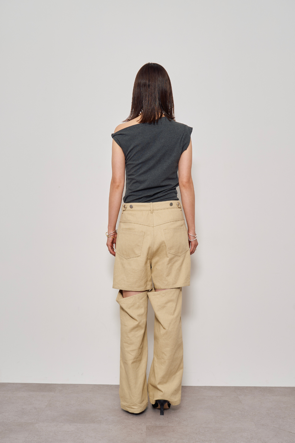 Back slit twill pants