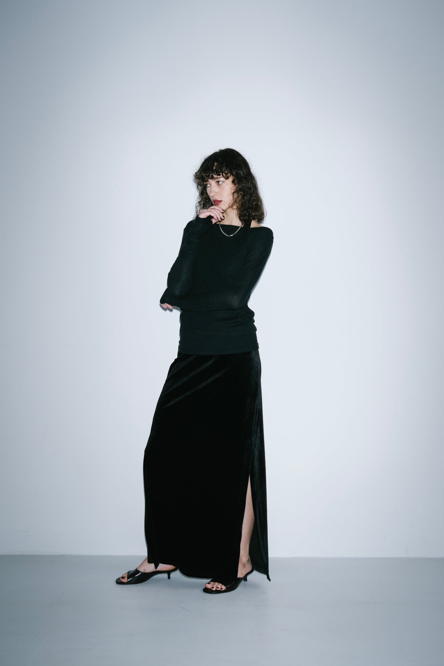 Side vent velour long skirt