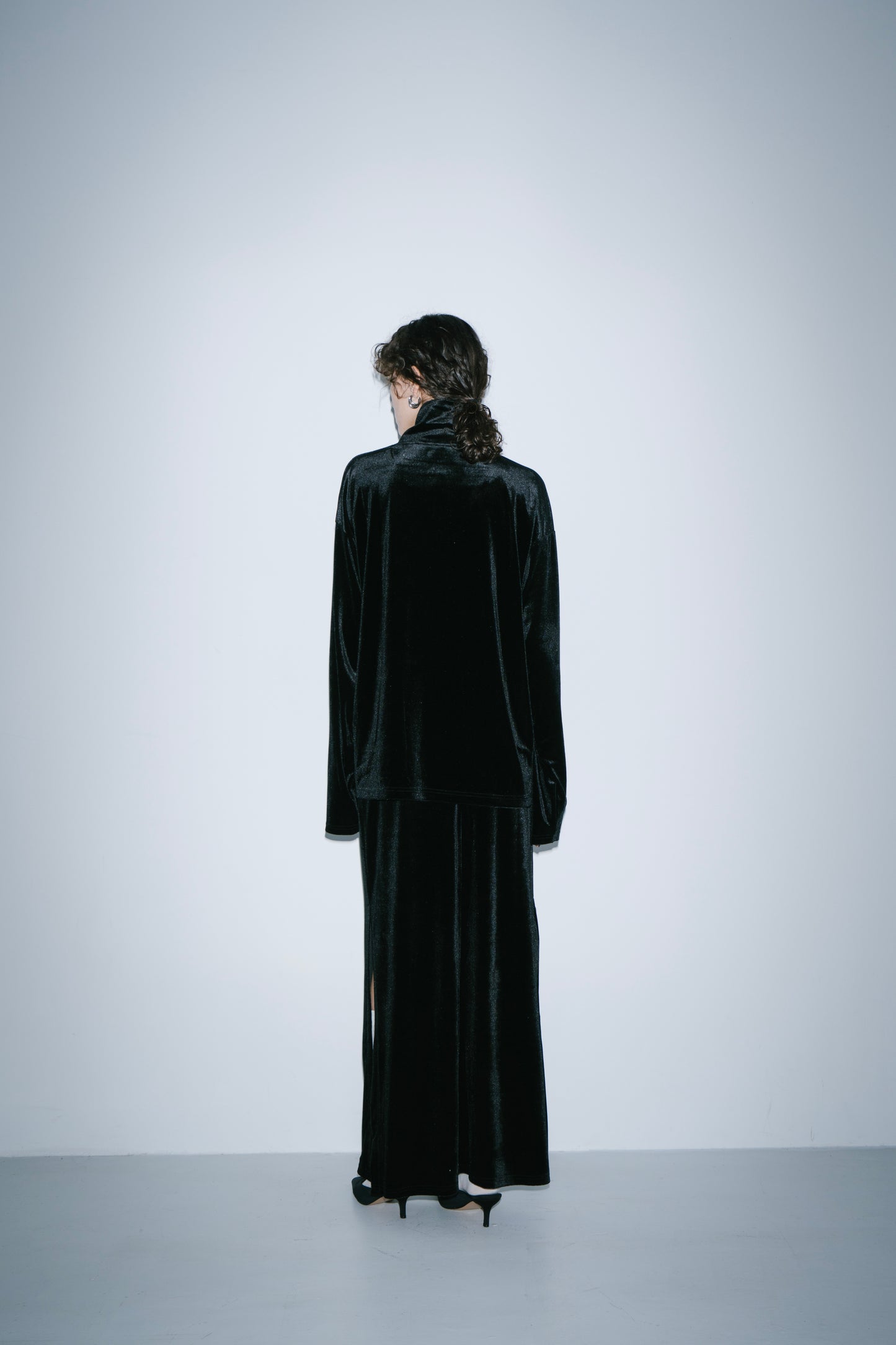 Side vent velour long skirt