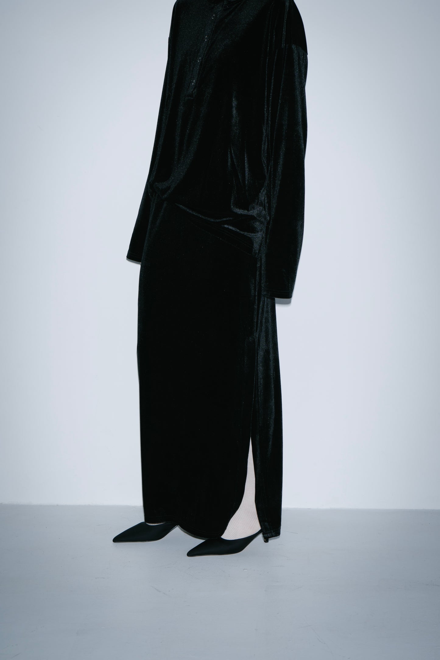 Side vent velour long skirt