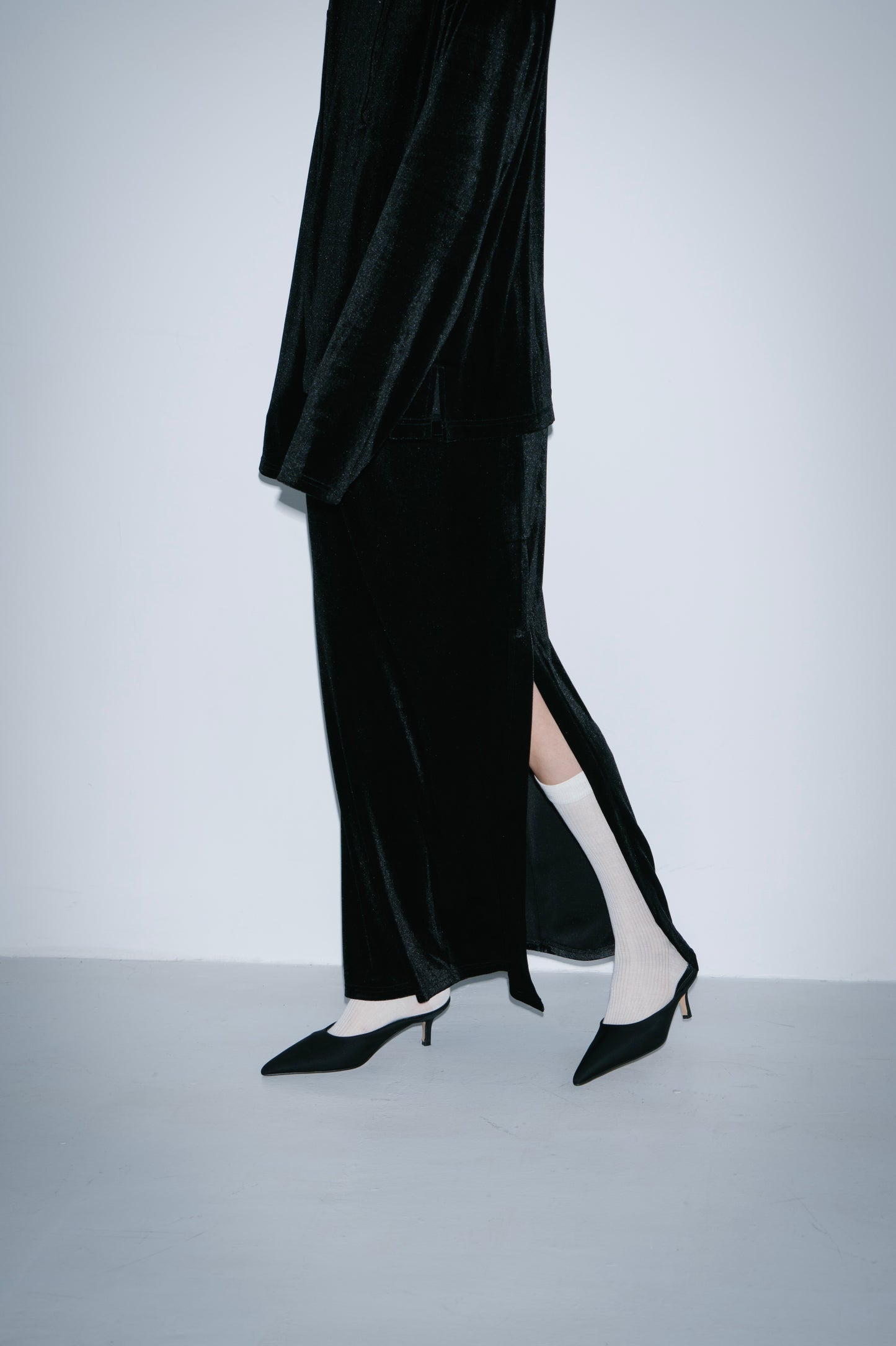 Side vent velour long skirt