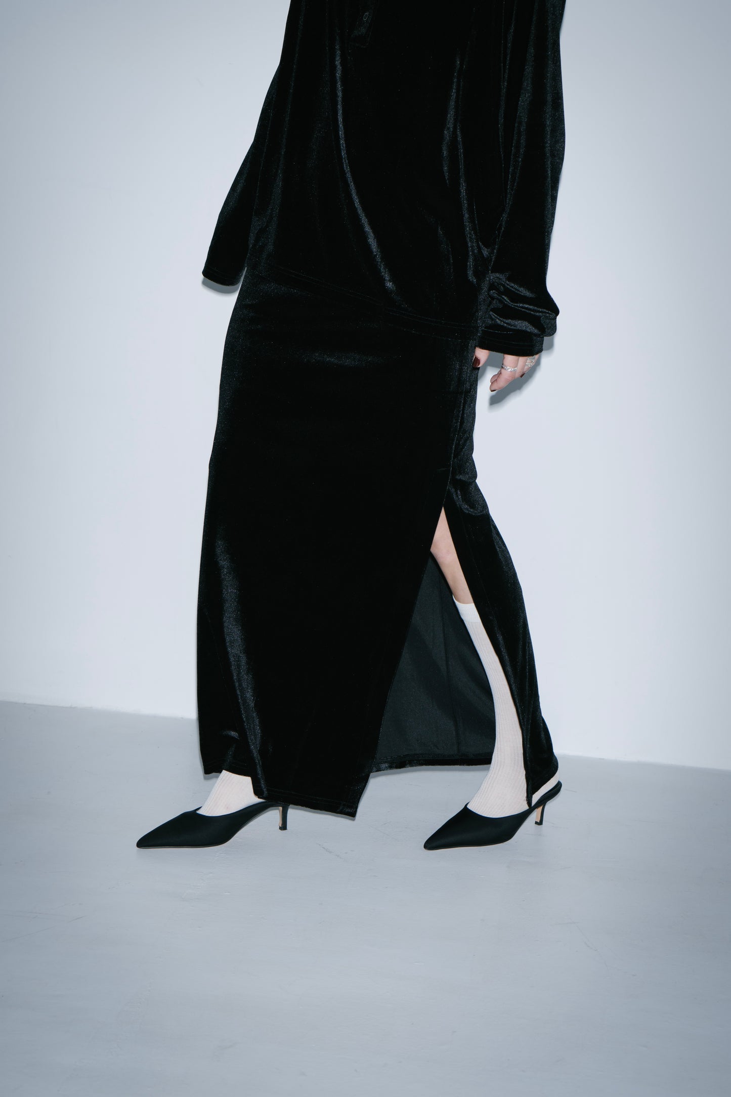 Side vent velour long skirt