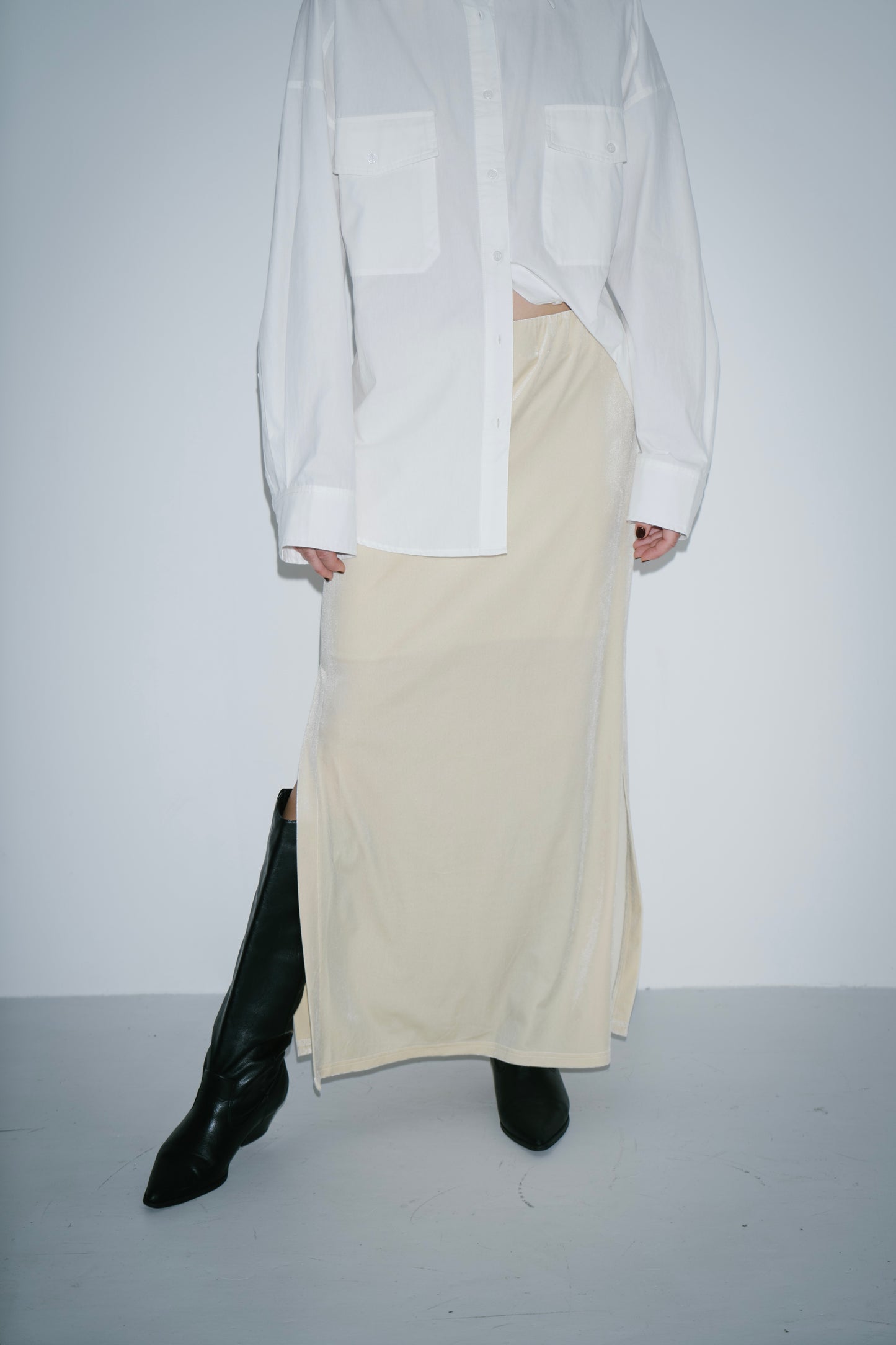 Side vent velour long skirt