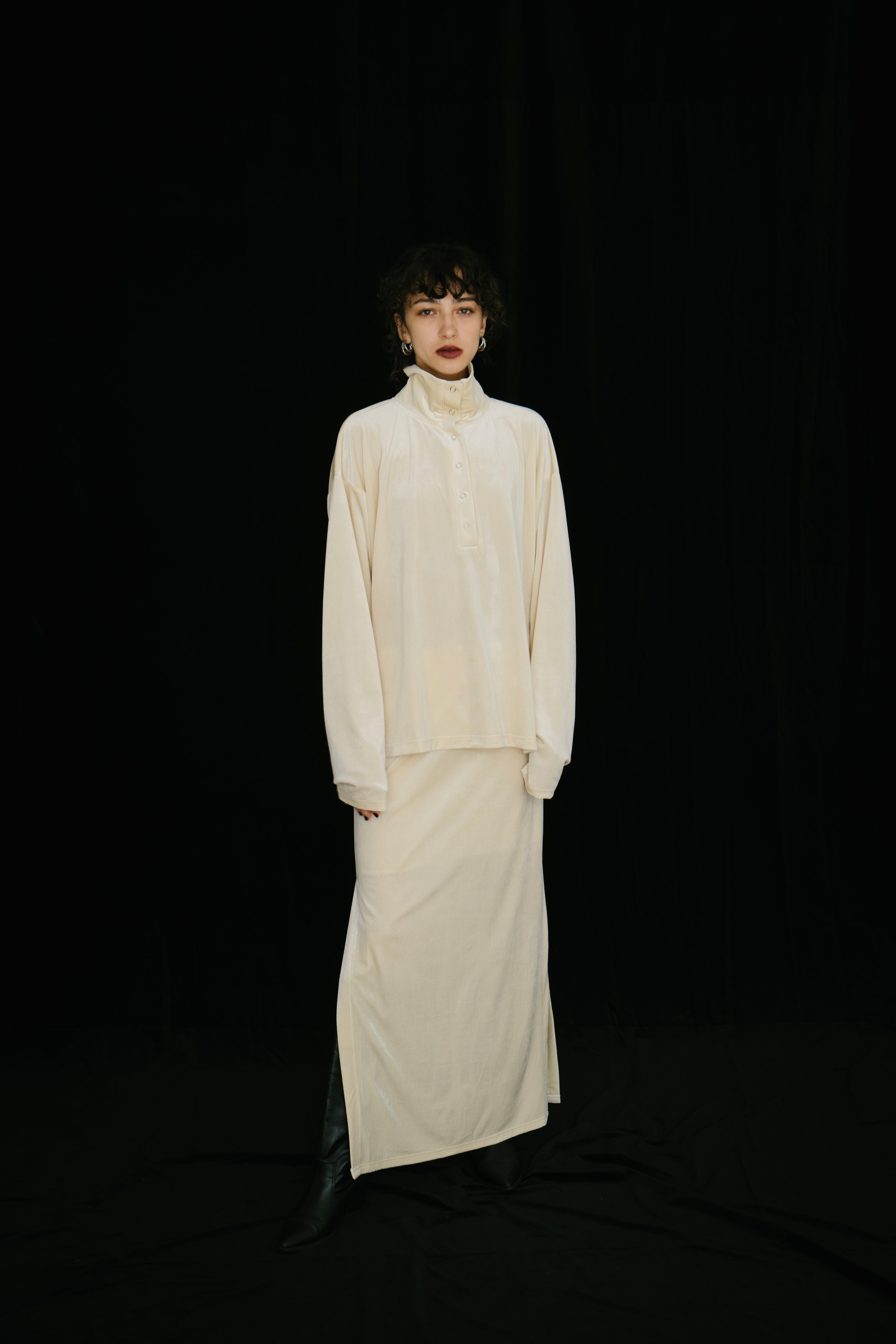 Side vent velour long skirt