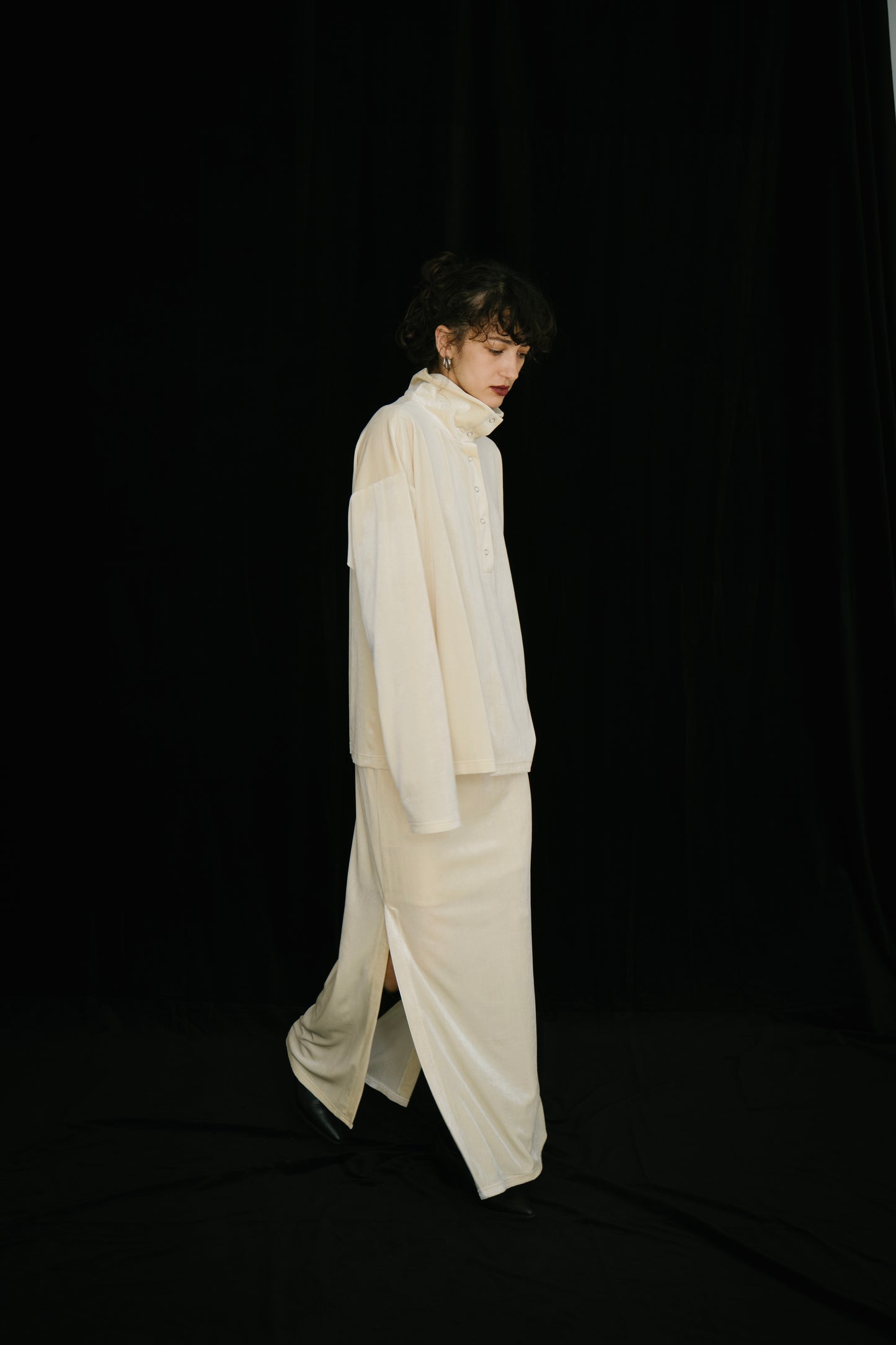 Stand collar velour tops