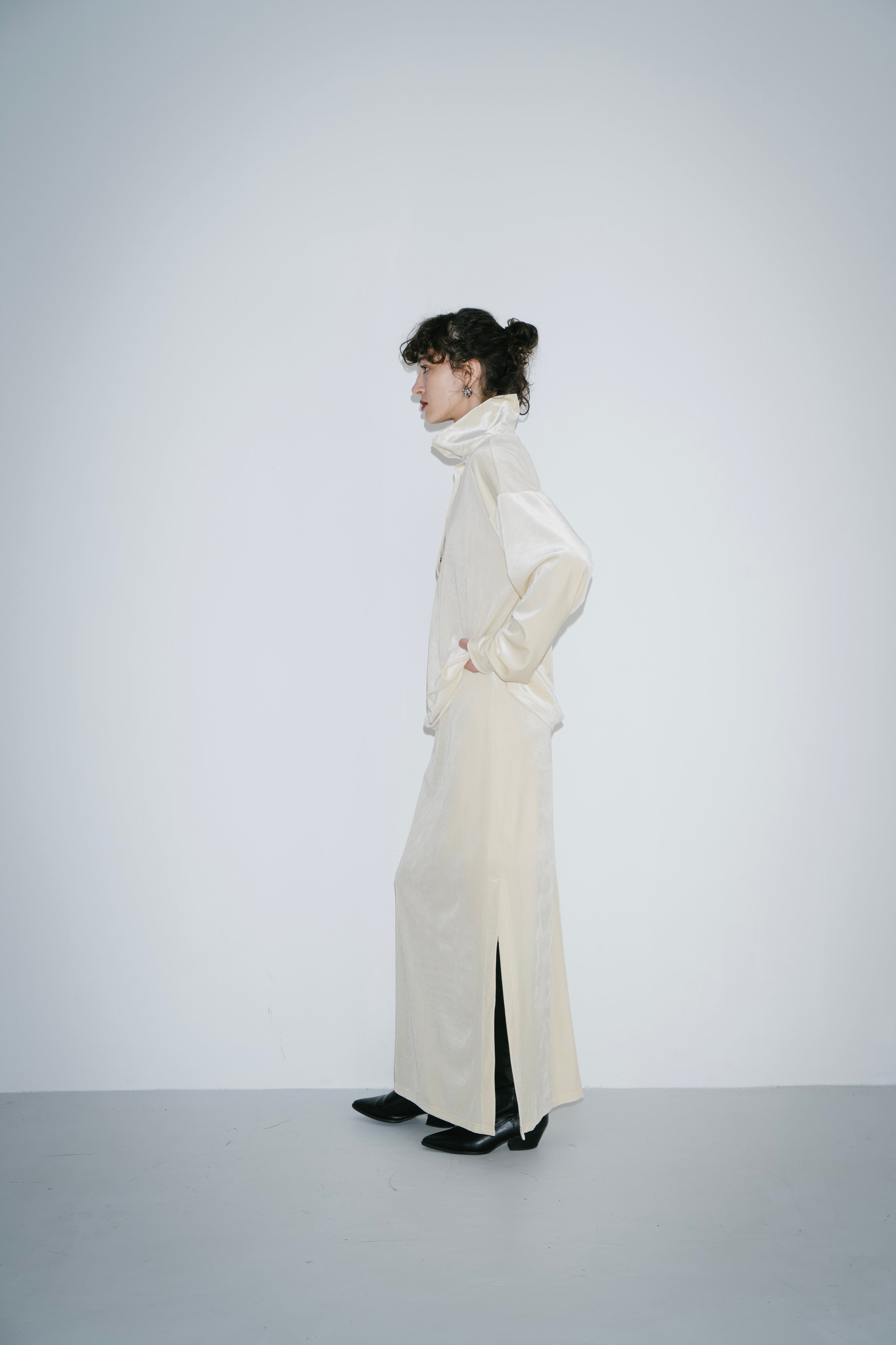 Side vent velour long skirt