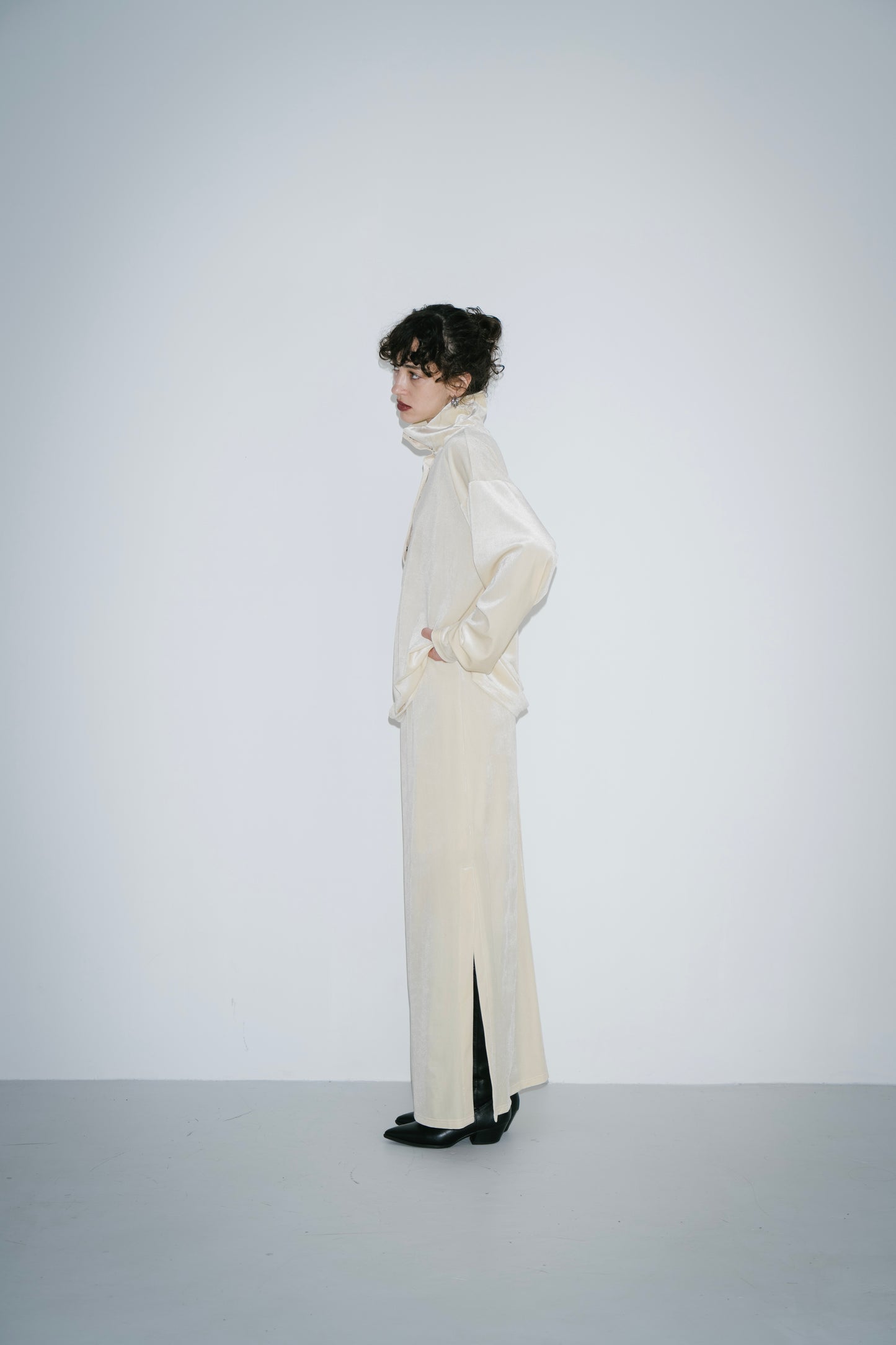 Side vent velour long skirt