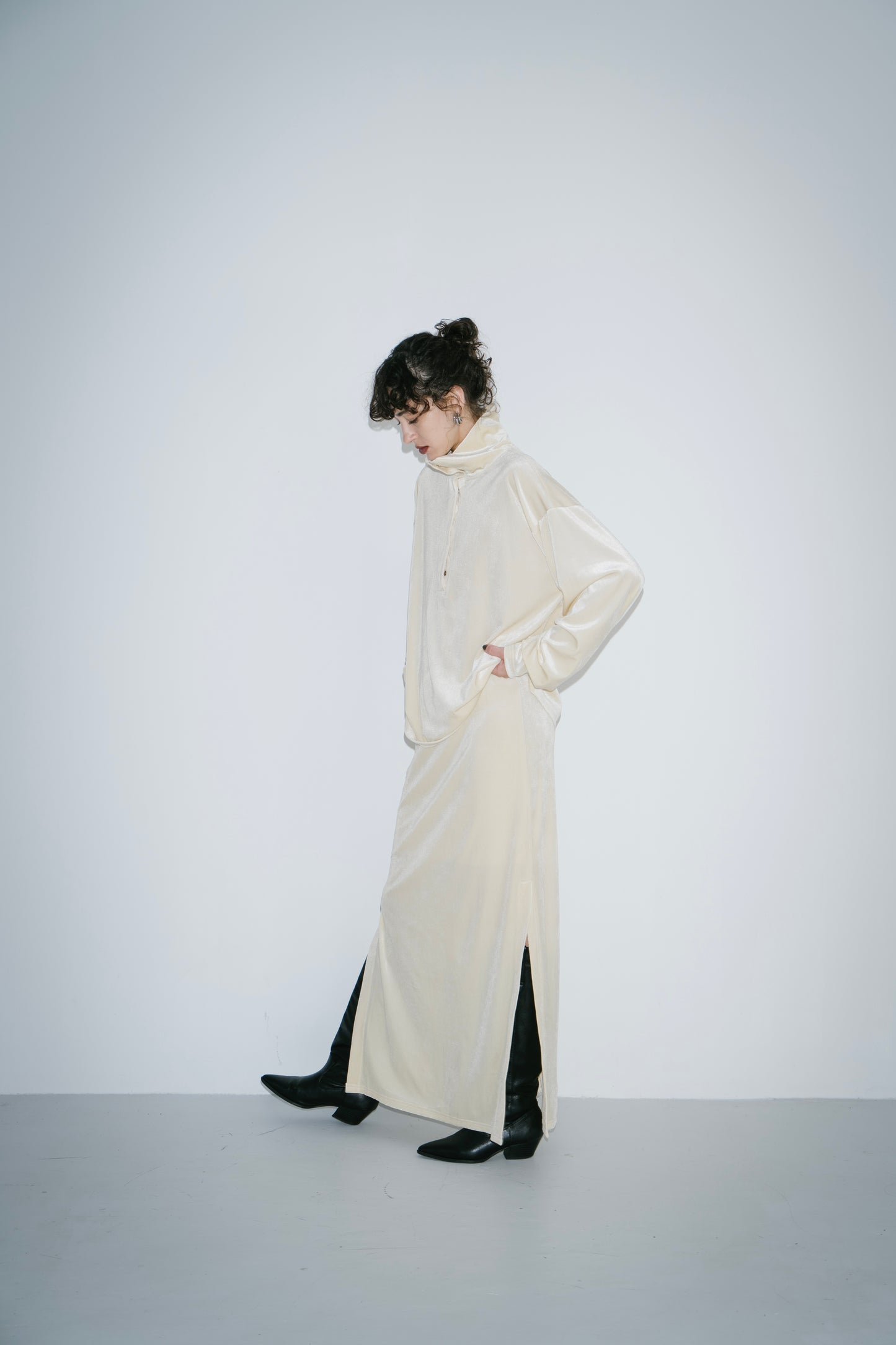 Side vent velour long skirt