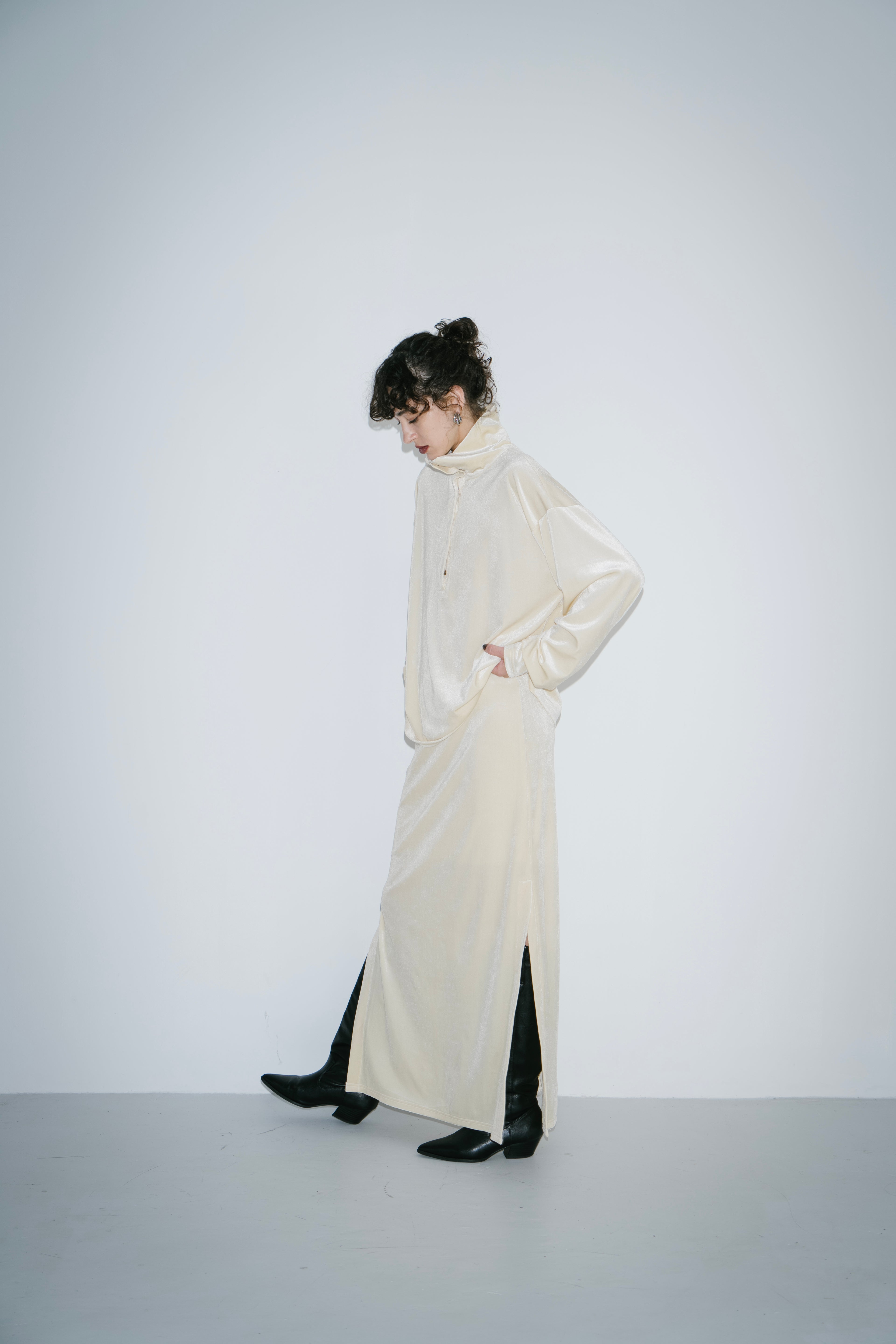 Side vent velour long skirt