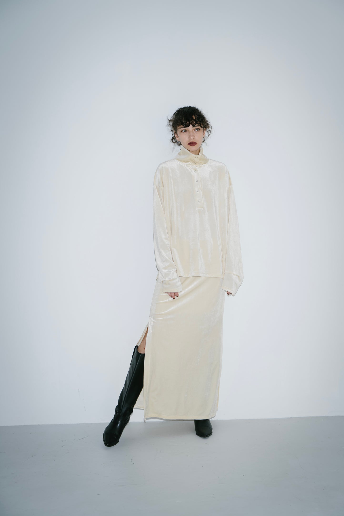 Stand collar velour tops