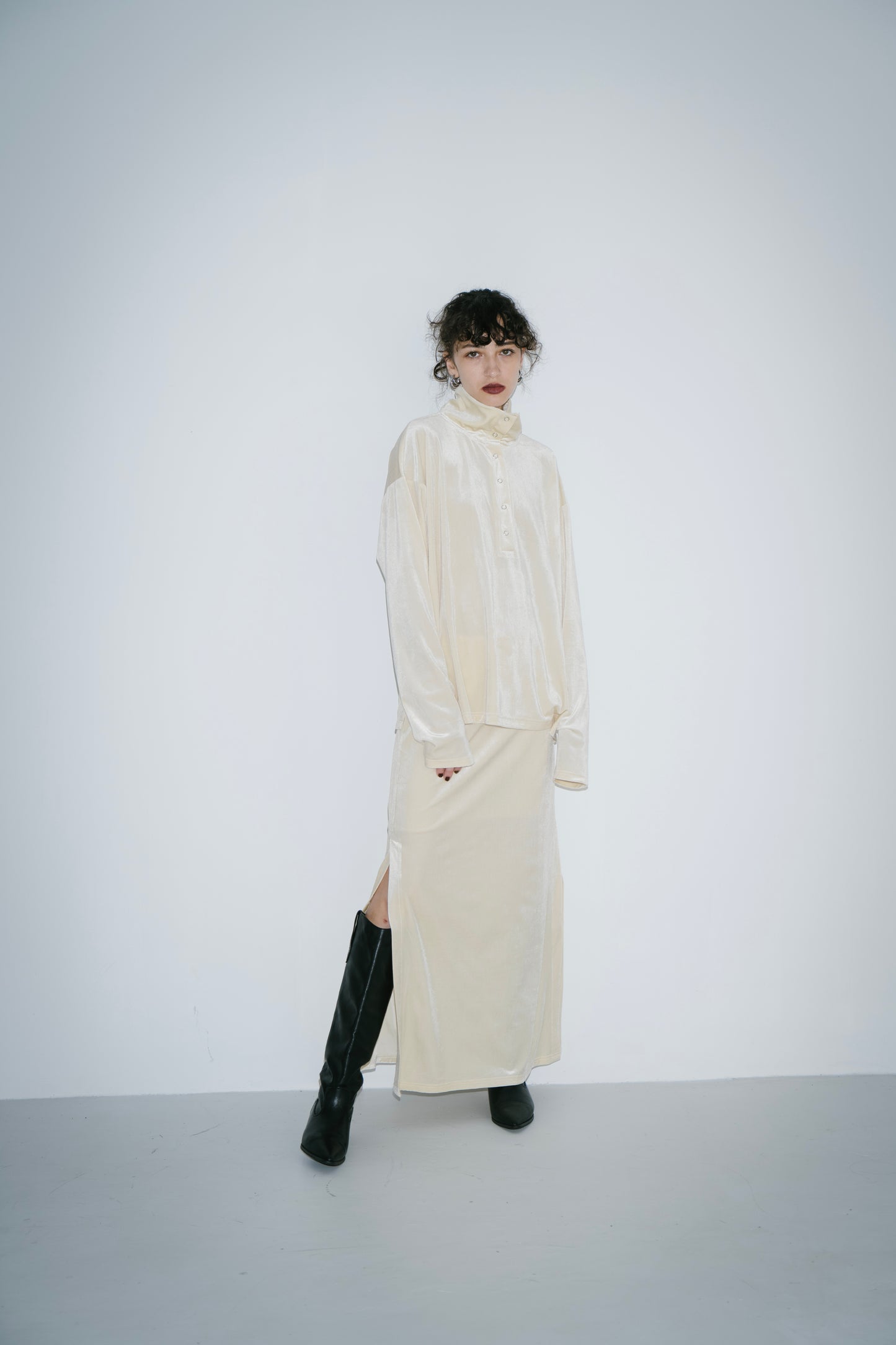 Stand collar velour tops