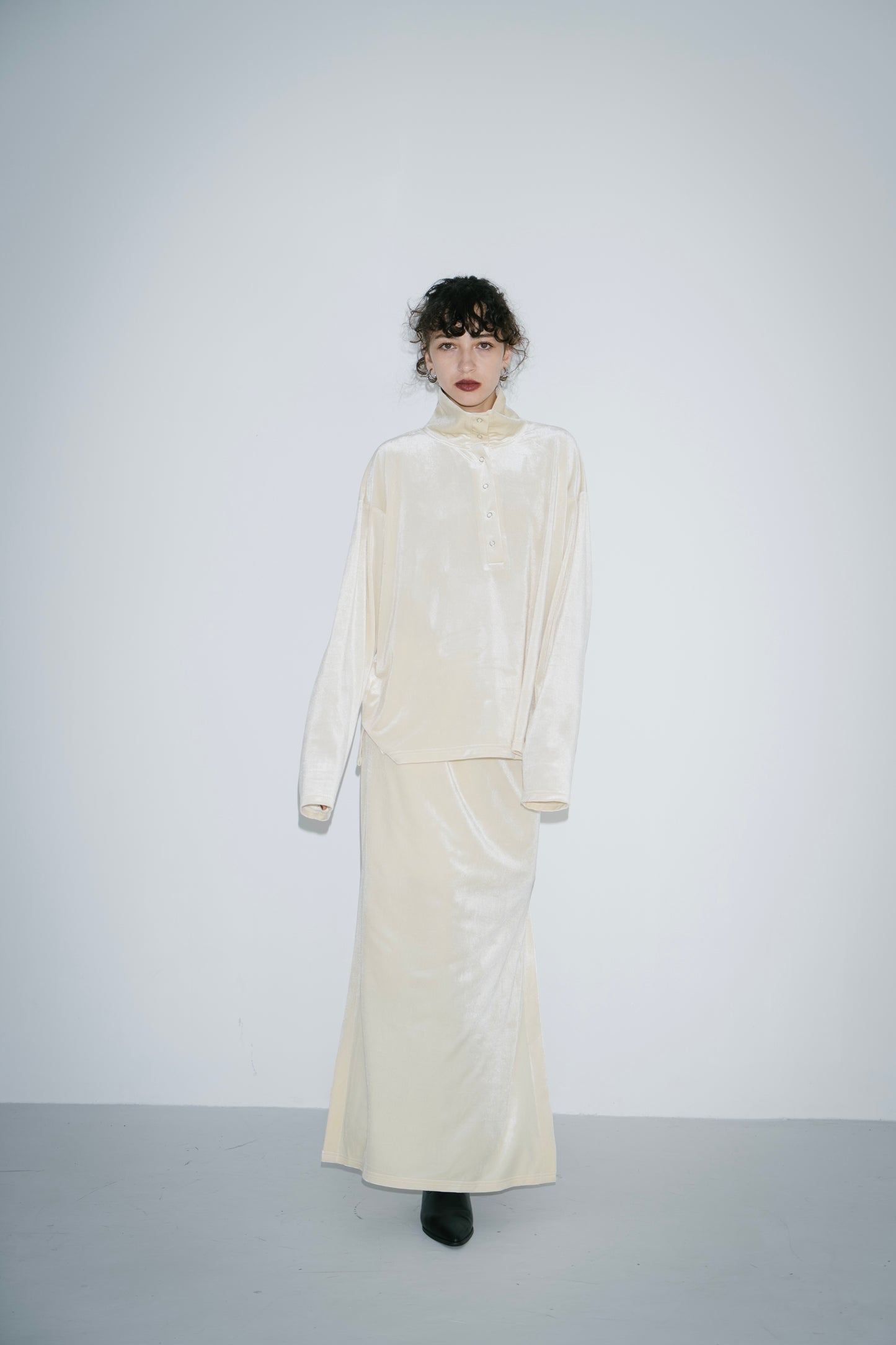 Stand collar velour tops