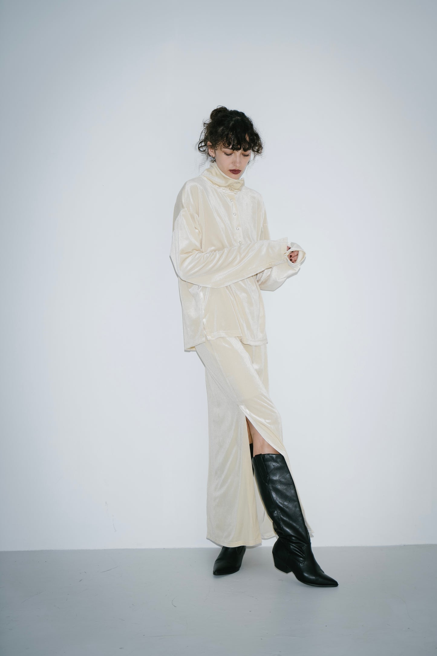 Stand collar velour tops