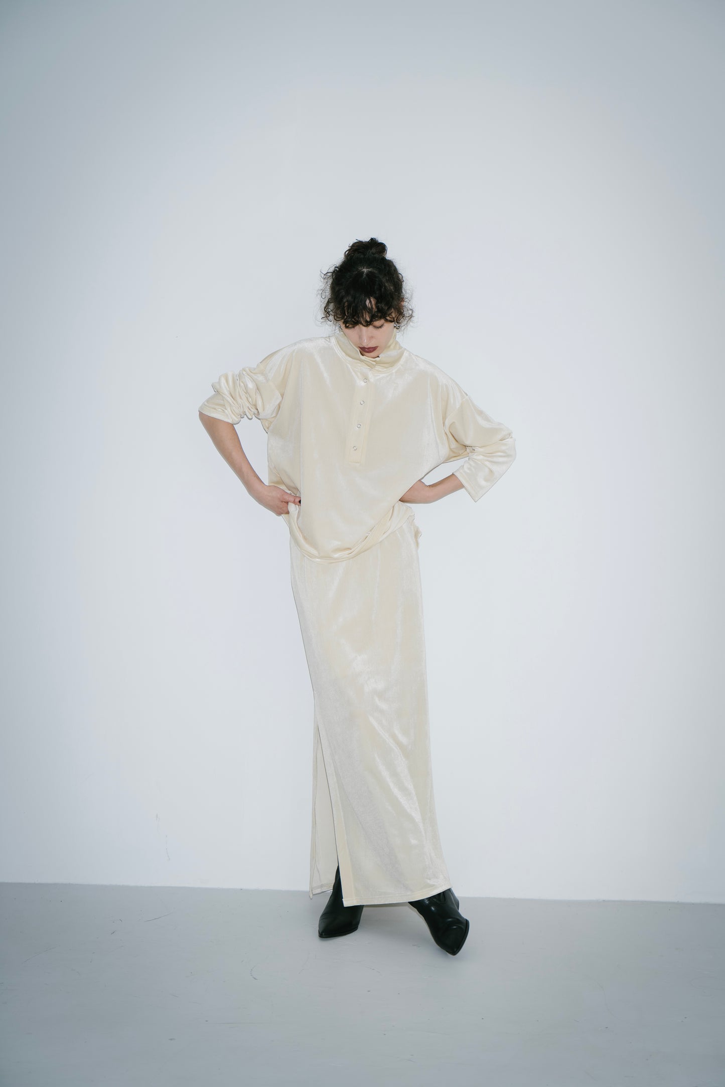 Stand collar velour tops