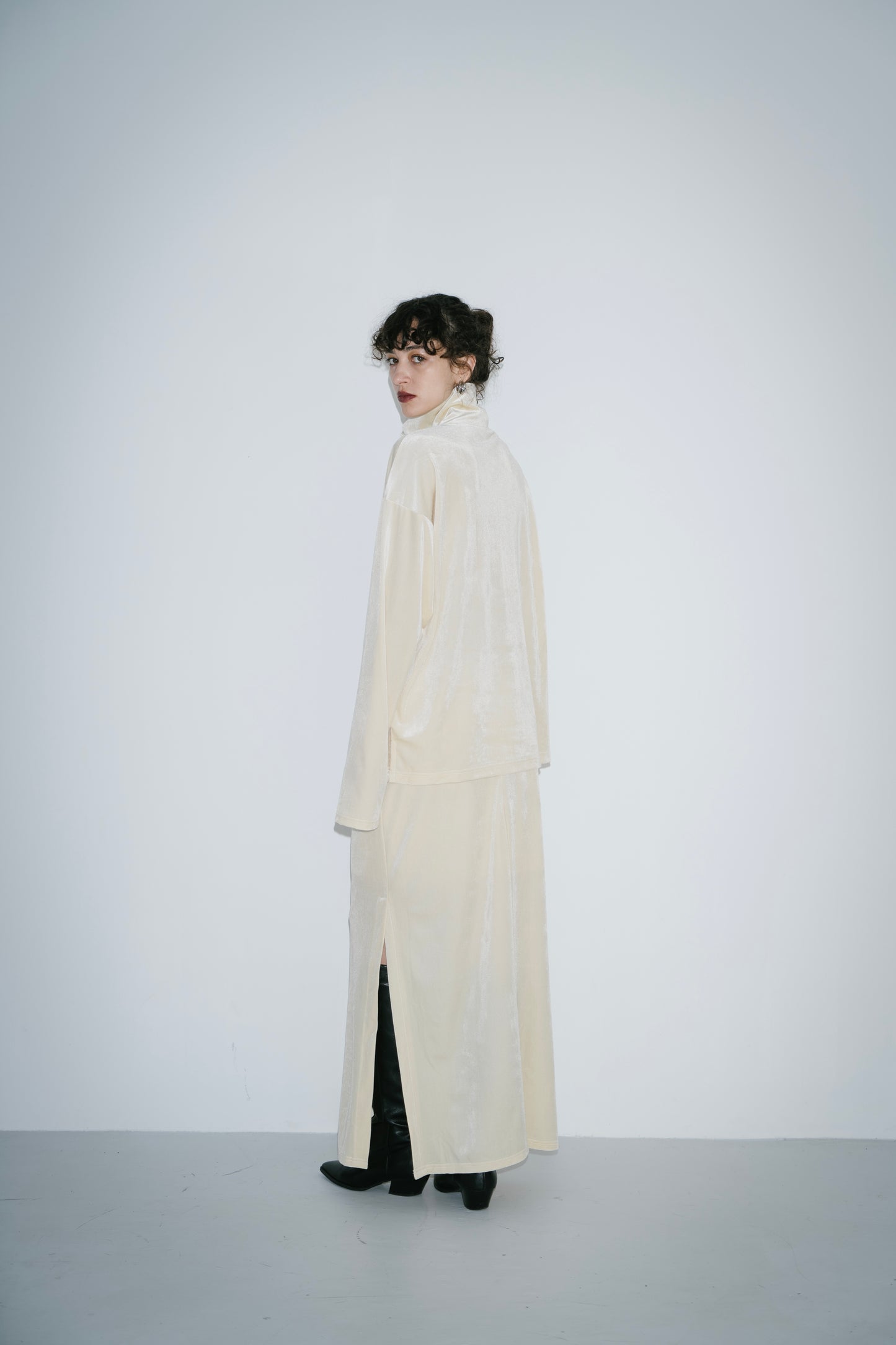 Side vent velour long skirt