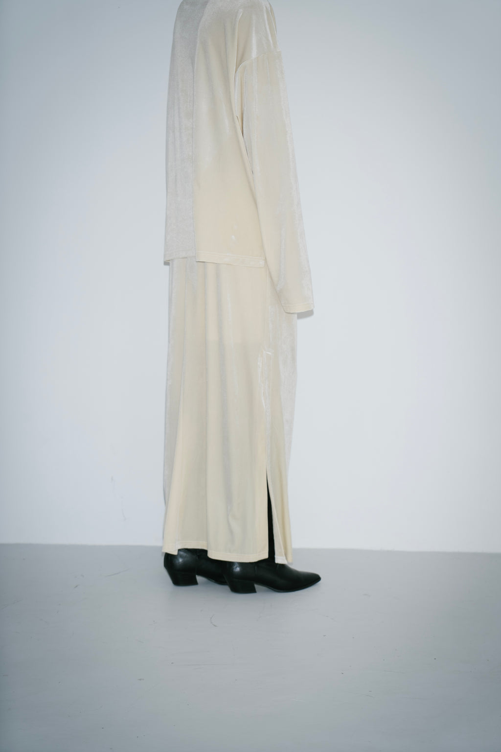 Side vent velour long skirt