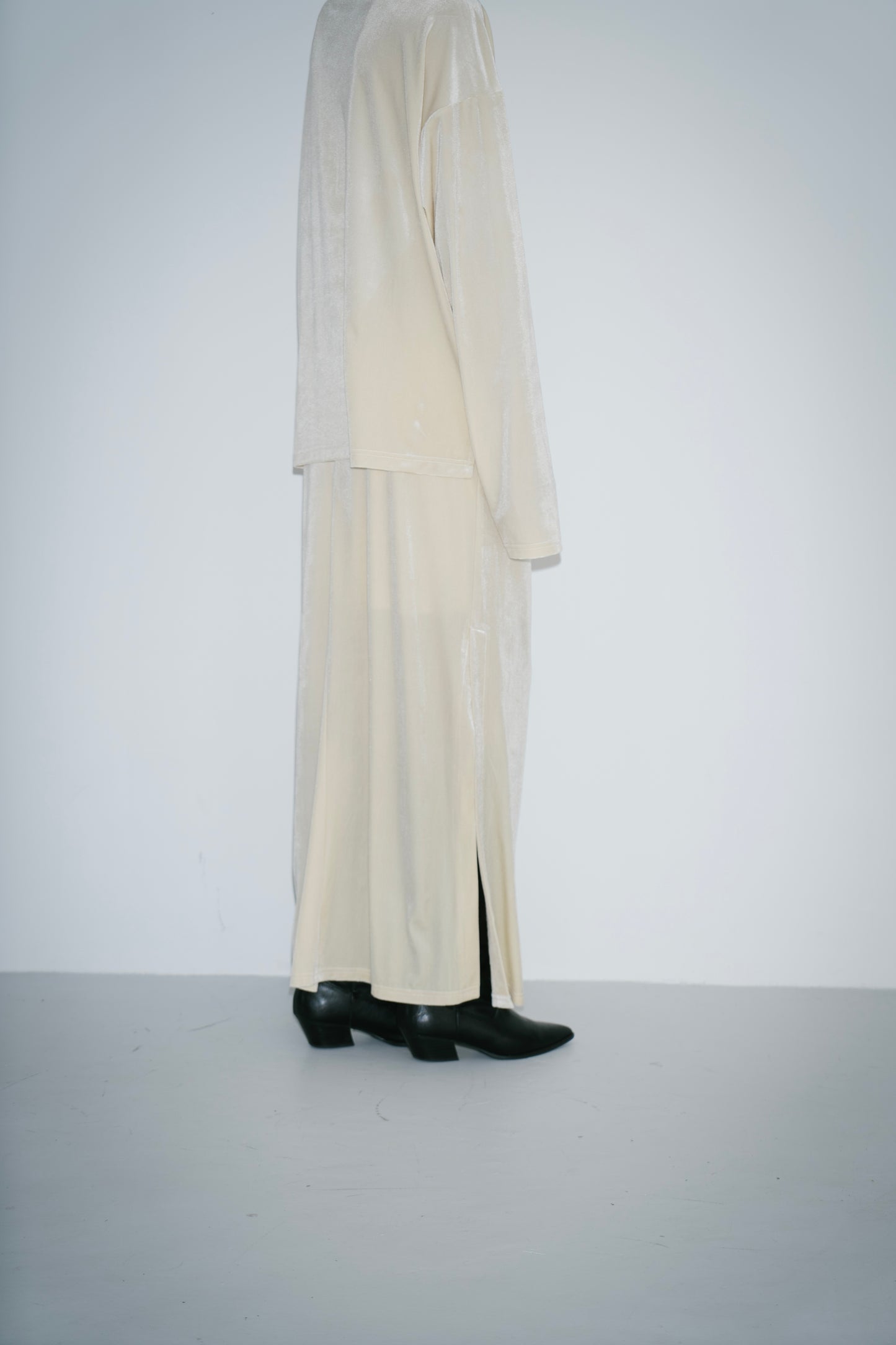 Side vent velour long skirt