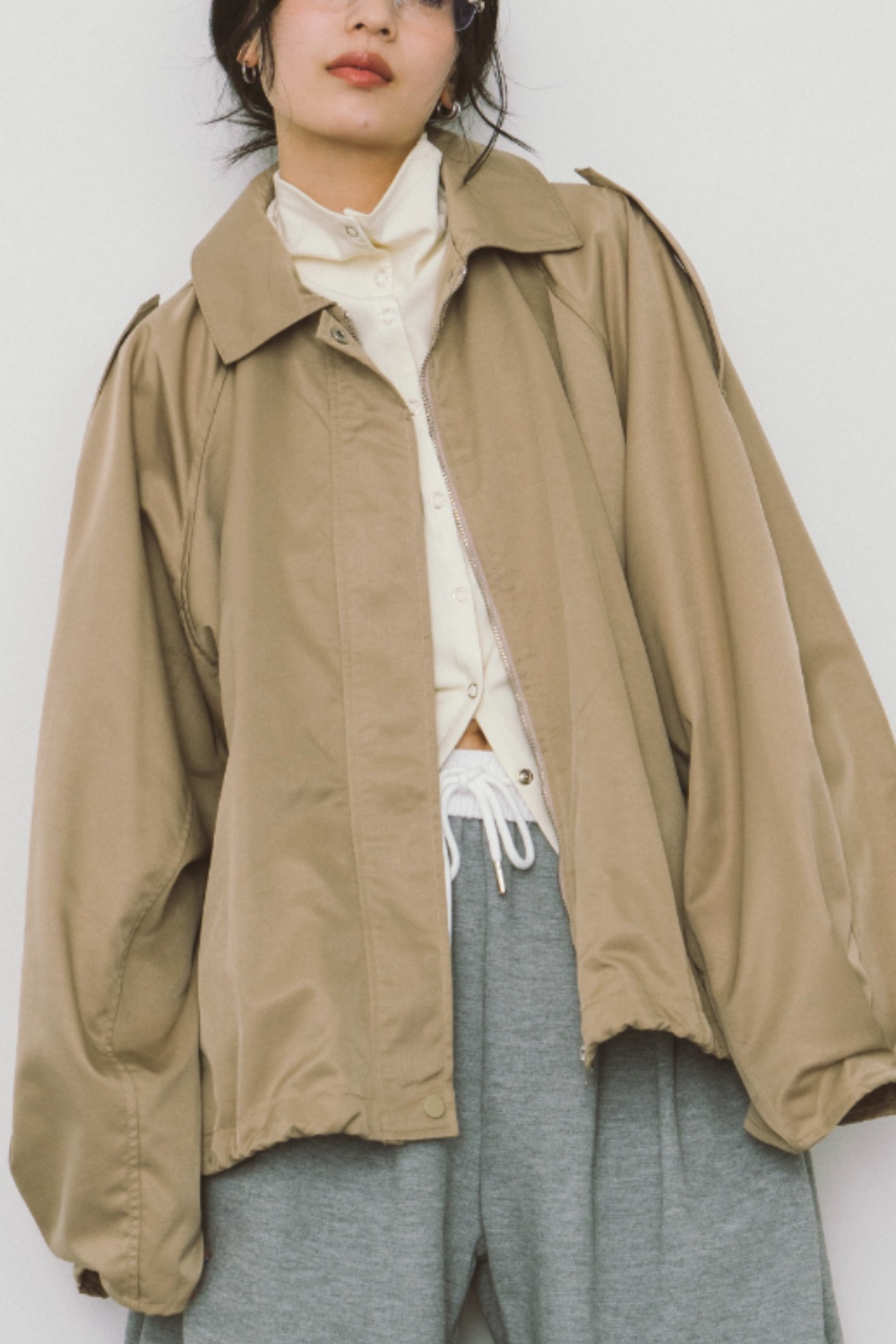 Zip-up short trench coat