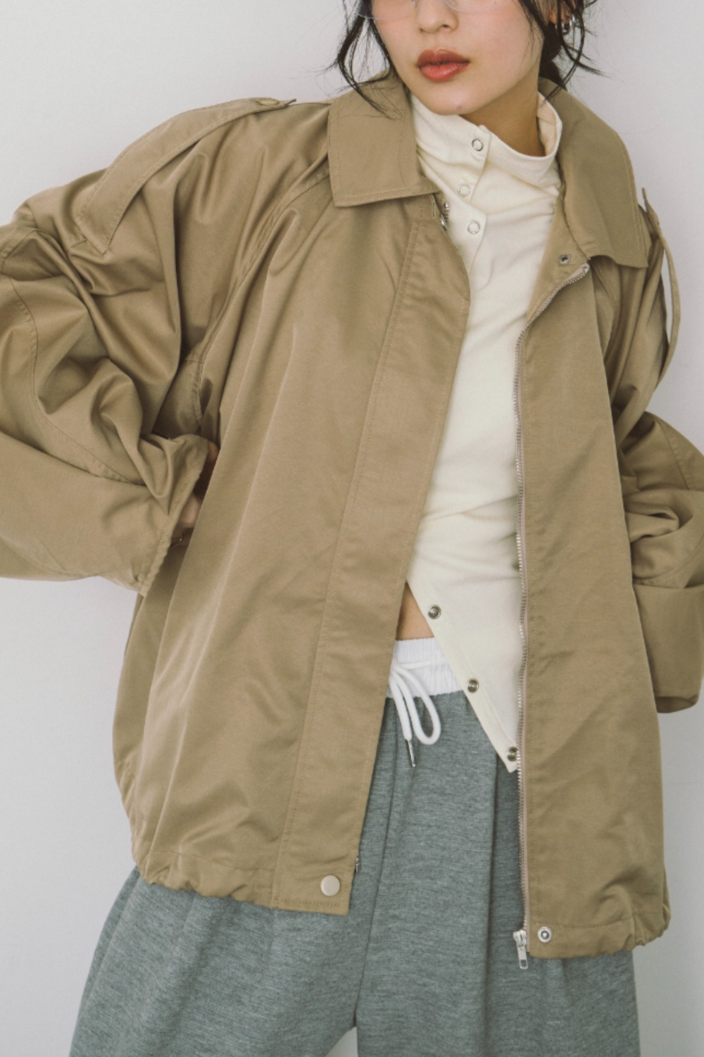 Zip-up short trench coat