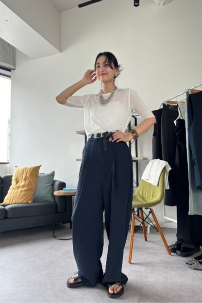 One-tuck wide slacks