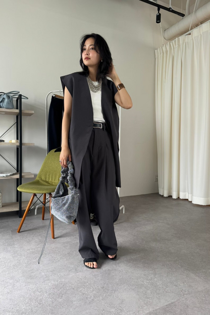 One-tuck wide slacks