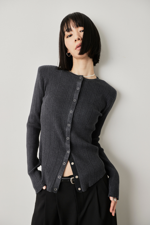 Power shoulder snap button knit