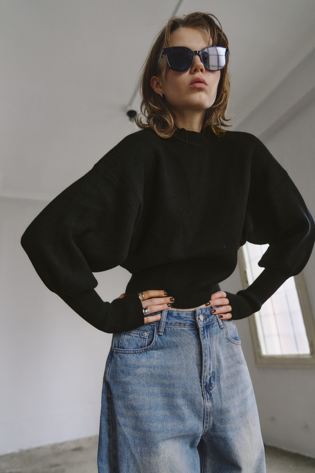 Crew neck compact knit pullover