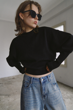 Crew neck compact knit pullover