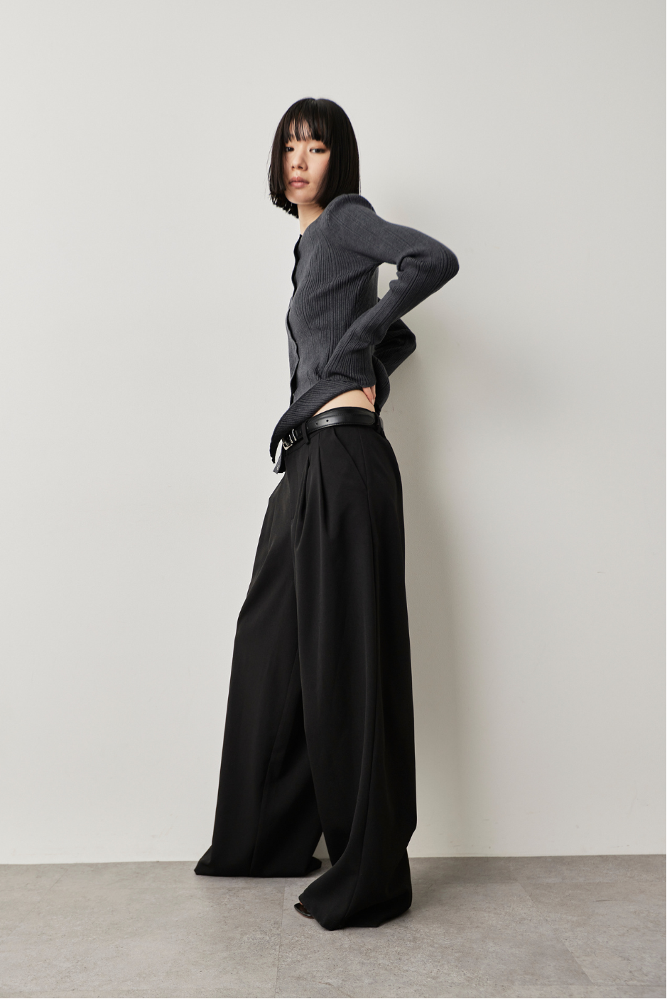 2-tuck wide pants