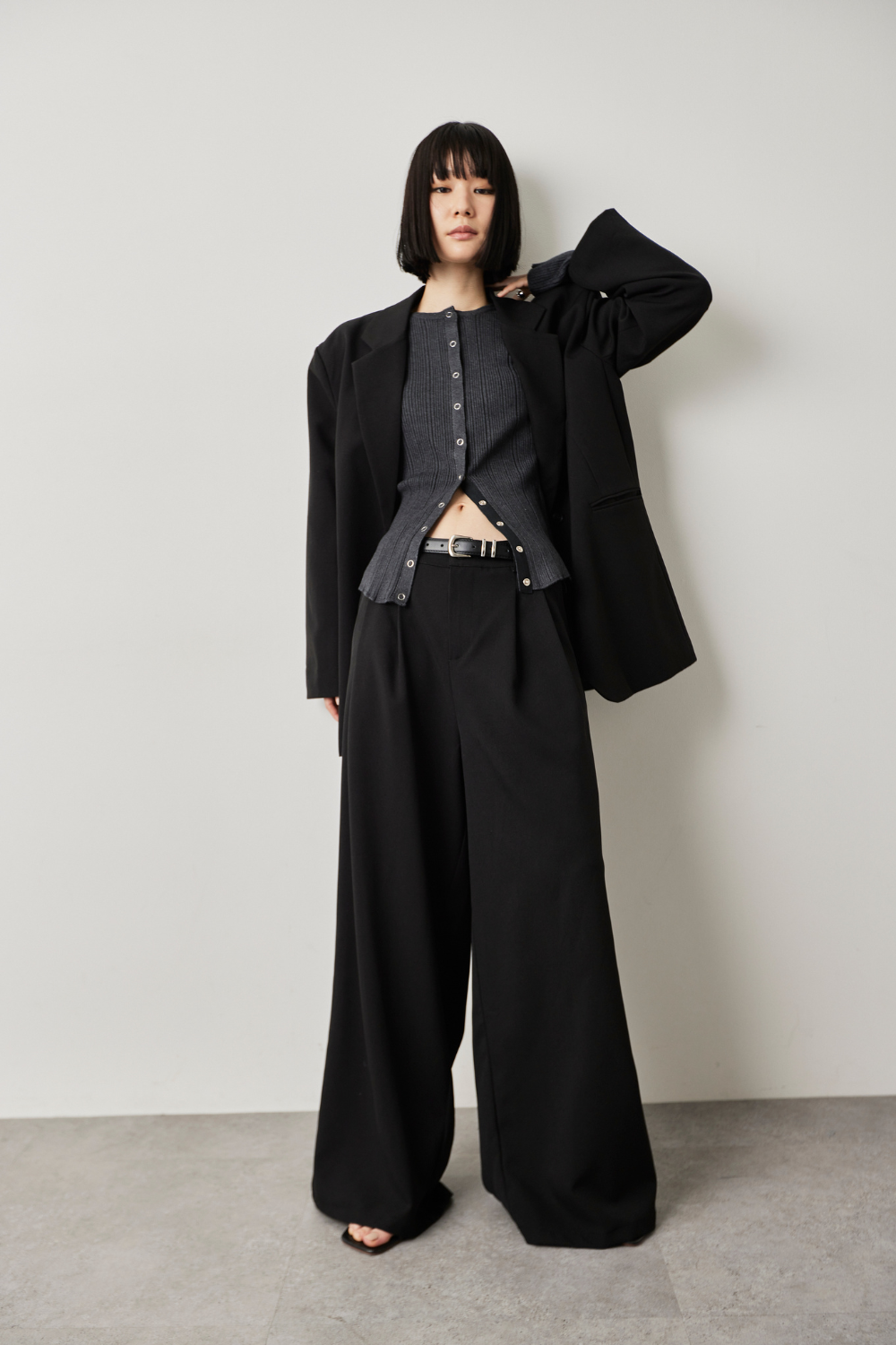 2-tuck wide pants