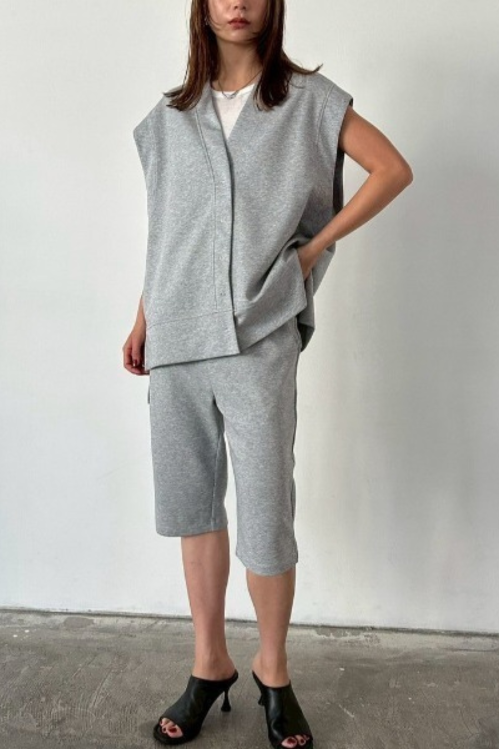 Snap wide vest