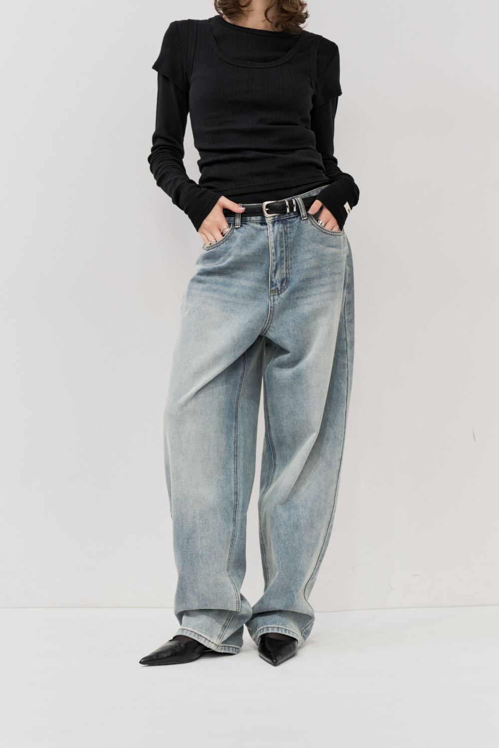 Low rise tapered denim pants