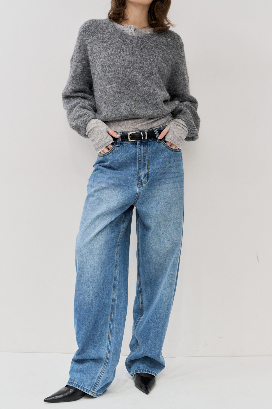 Low rise tapered denim pants