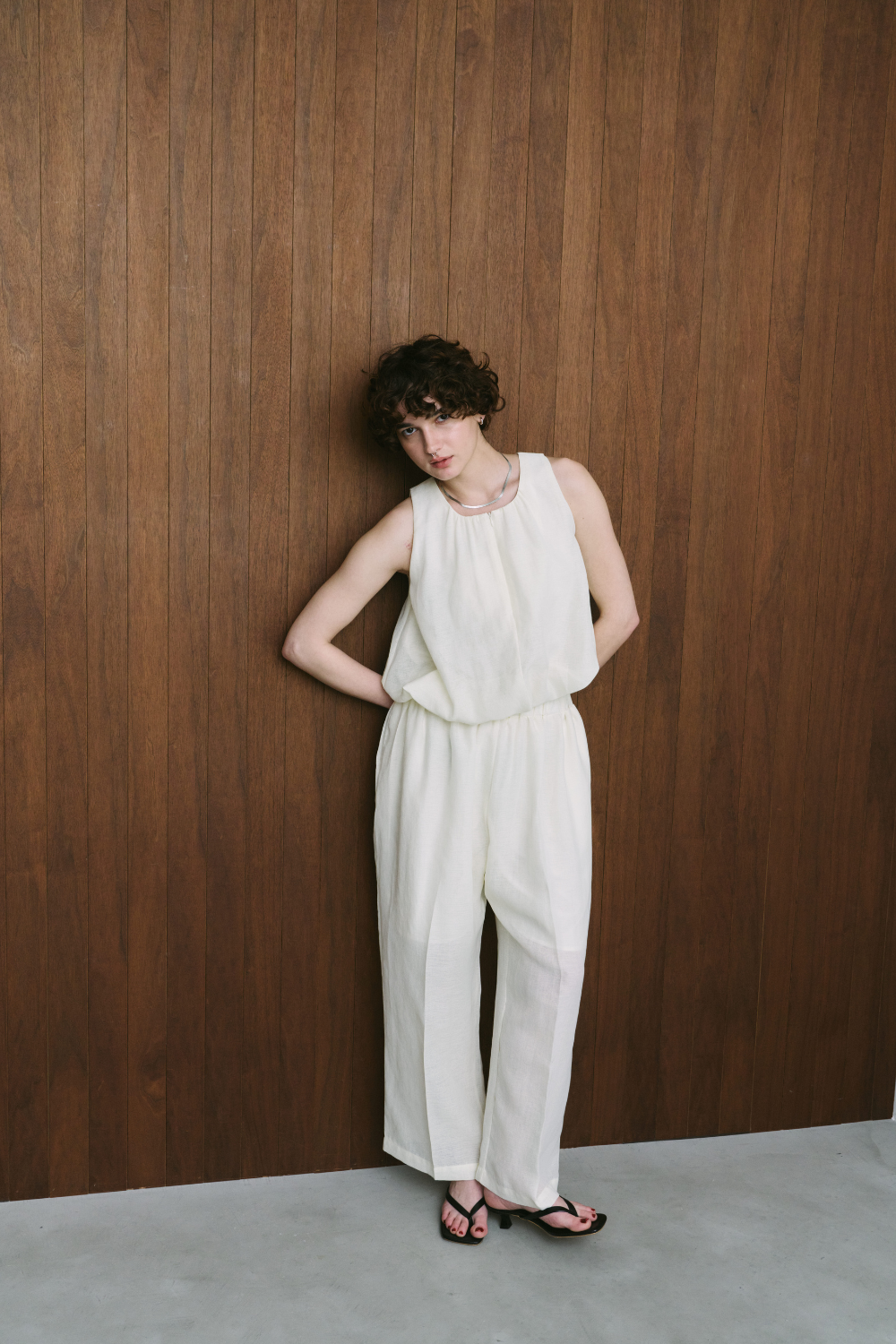 Balloon-hem sleeveless blouse