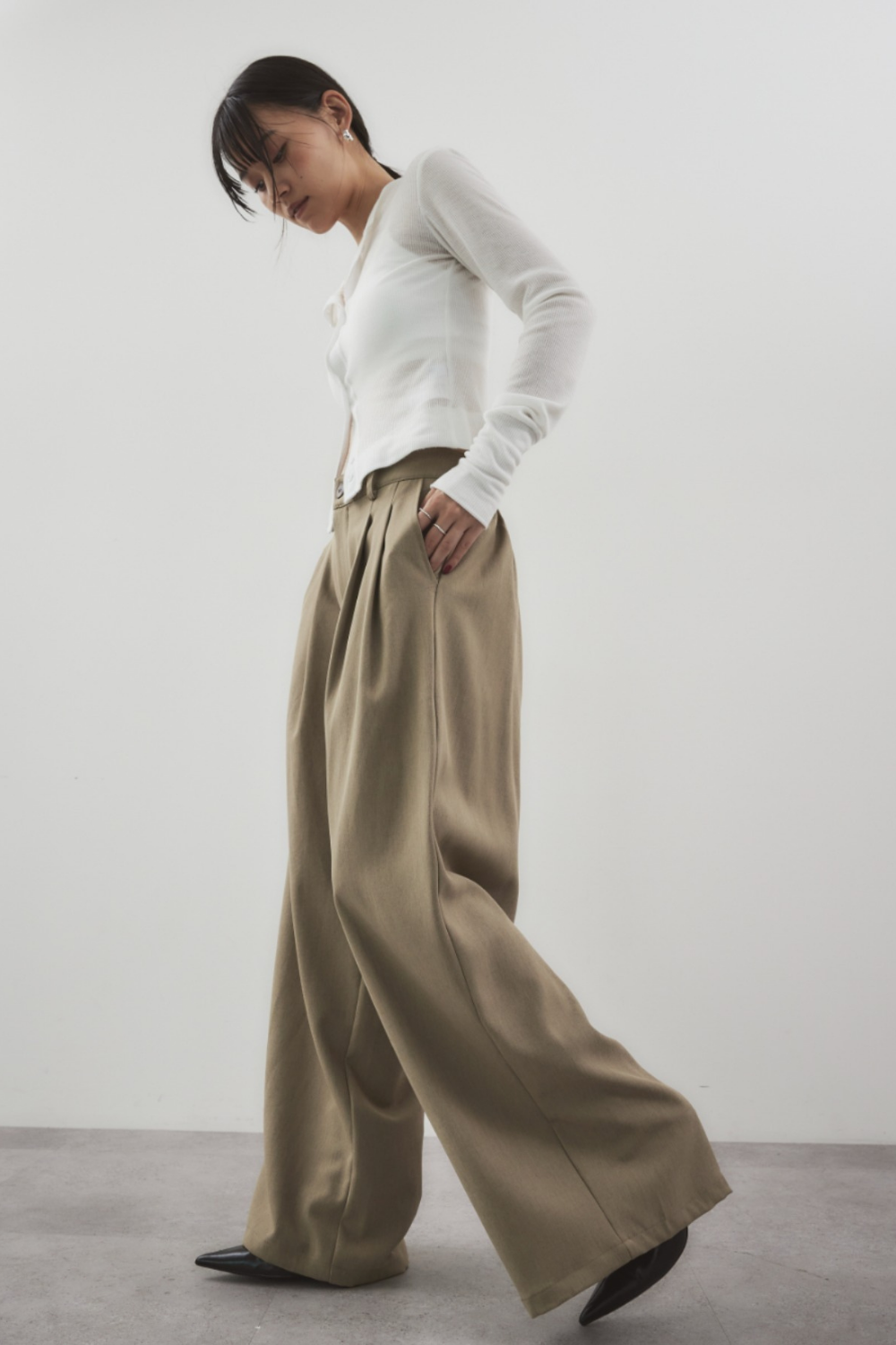 2-tuck wide pants
