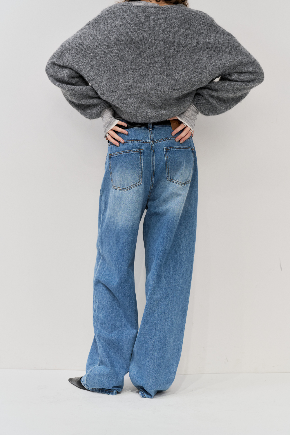 Low rise tapered denim pants