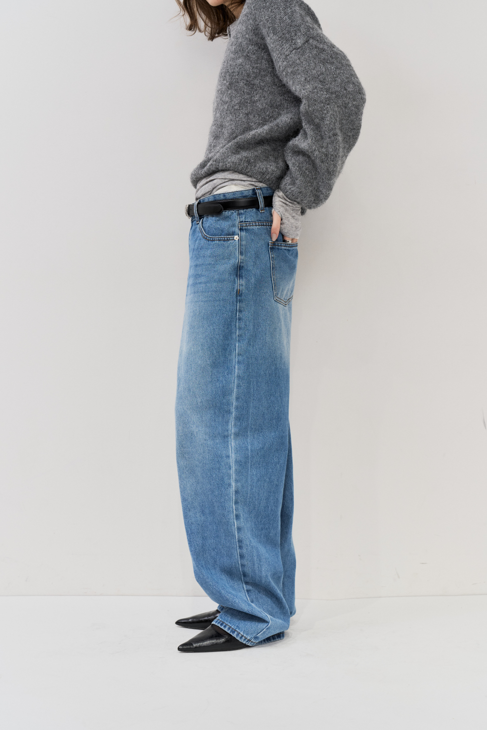Low rise tapered denim pants