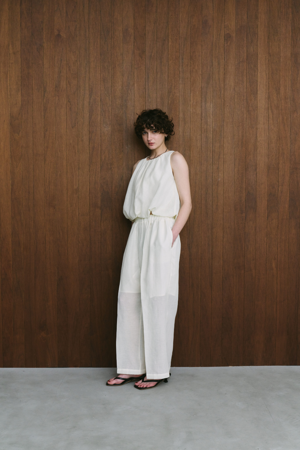 Balloon-hem sleeveless blouse