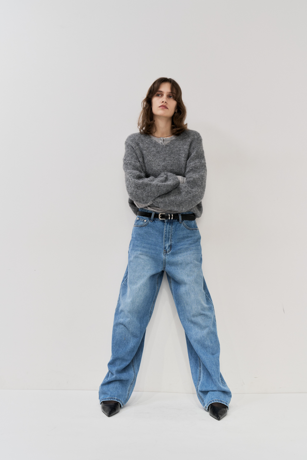 Low rise tapered denim pants