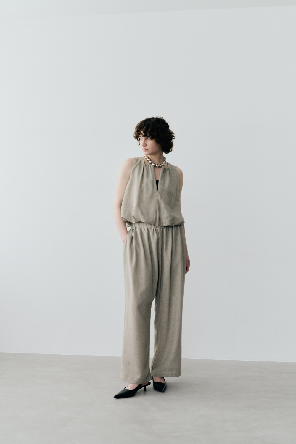 Balloon-hem sleeveless blouse