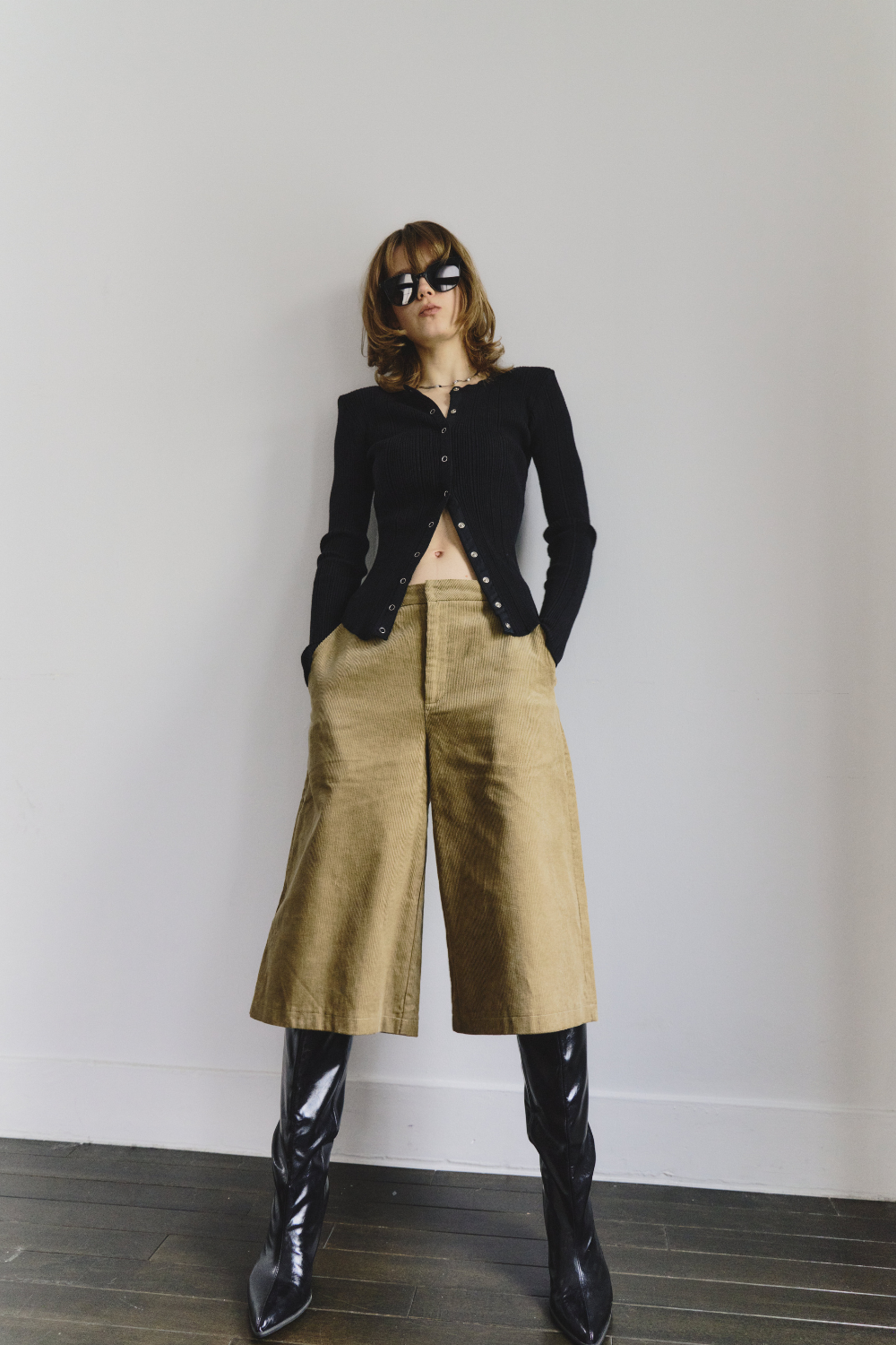Low rise corduroy bermuda pants