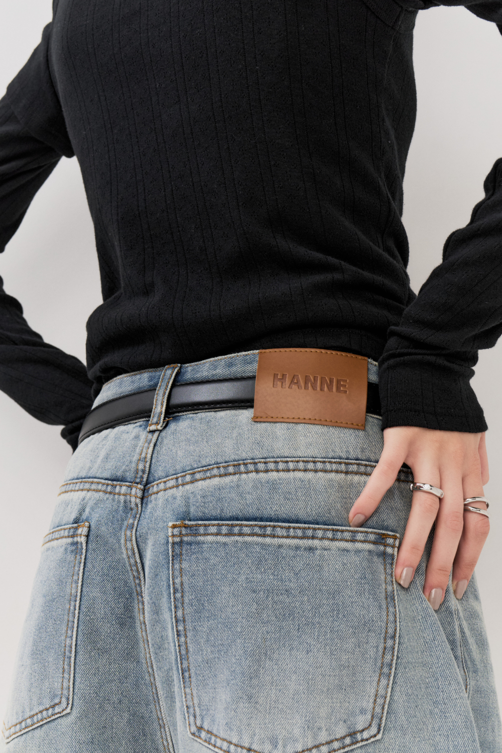 Low rise tapered denim pants