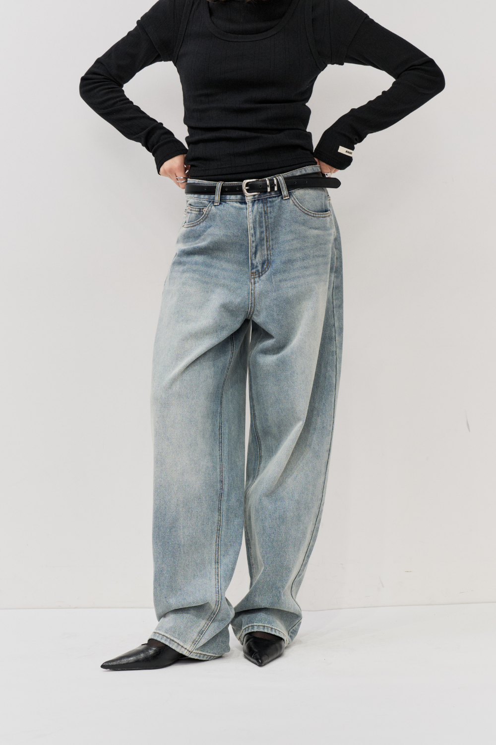 Low rise tapered denim pants