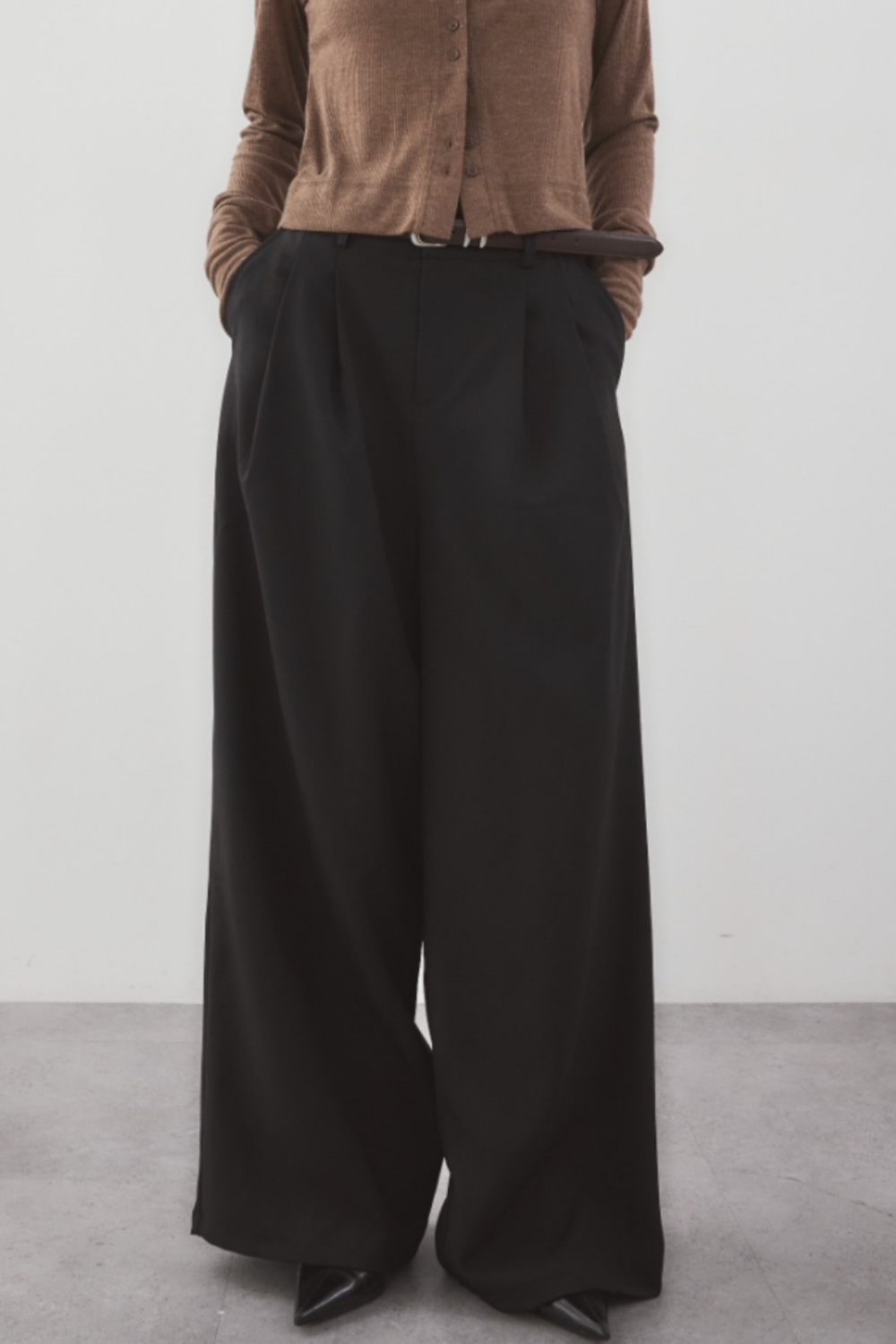 2-tuck wide pants