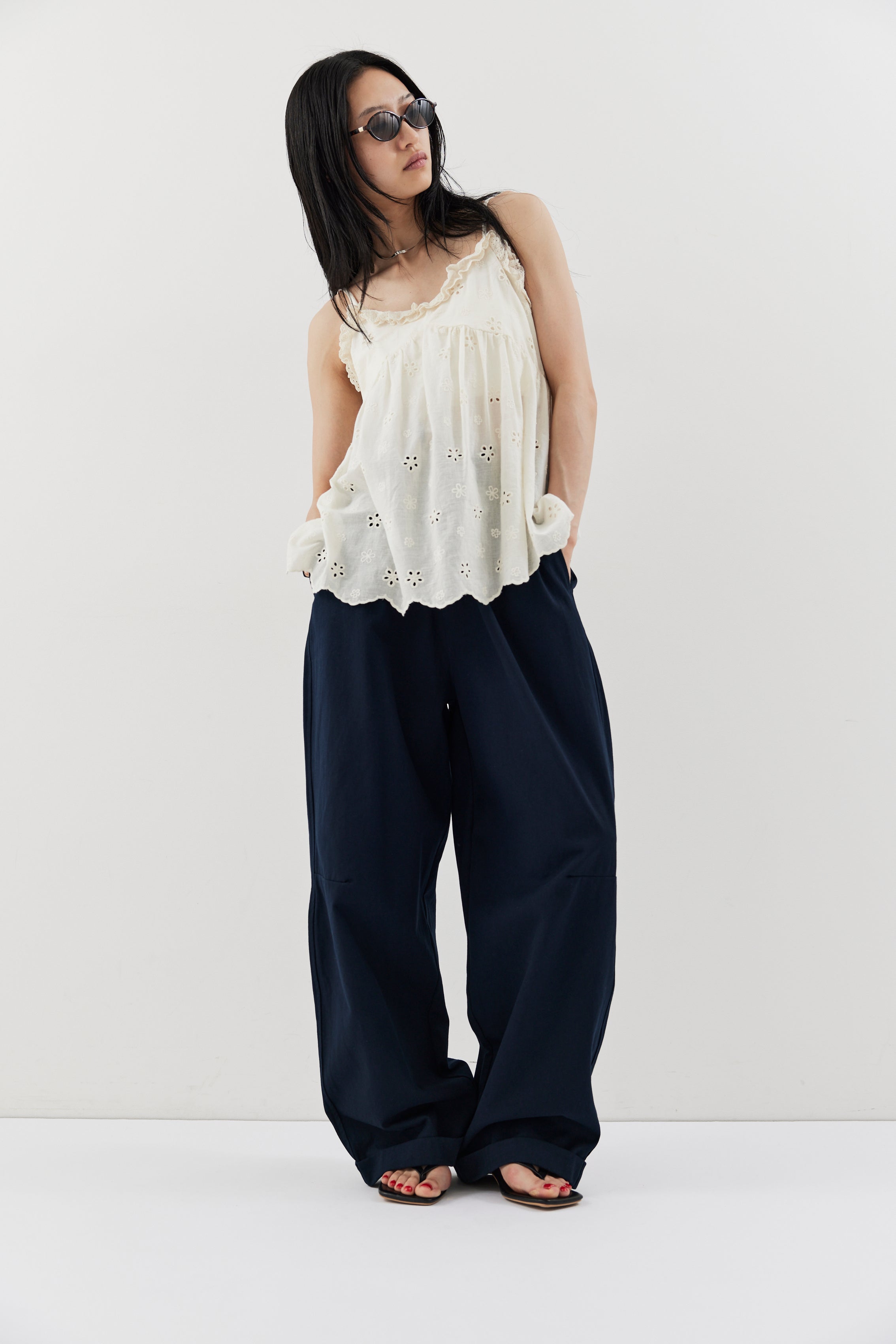 Cotton roll-up curved pants