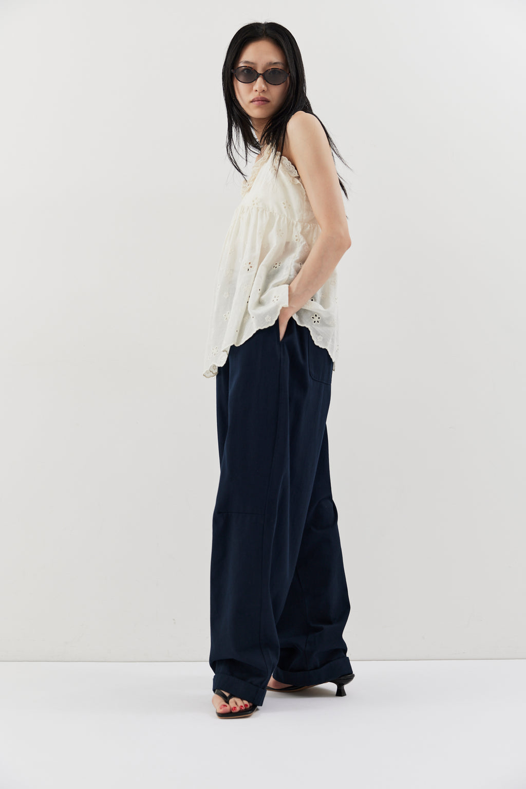 Cotton roll-up curved pants